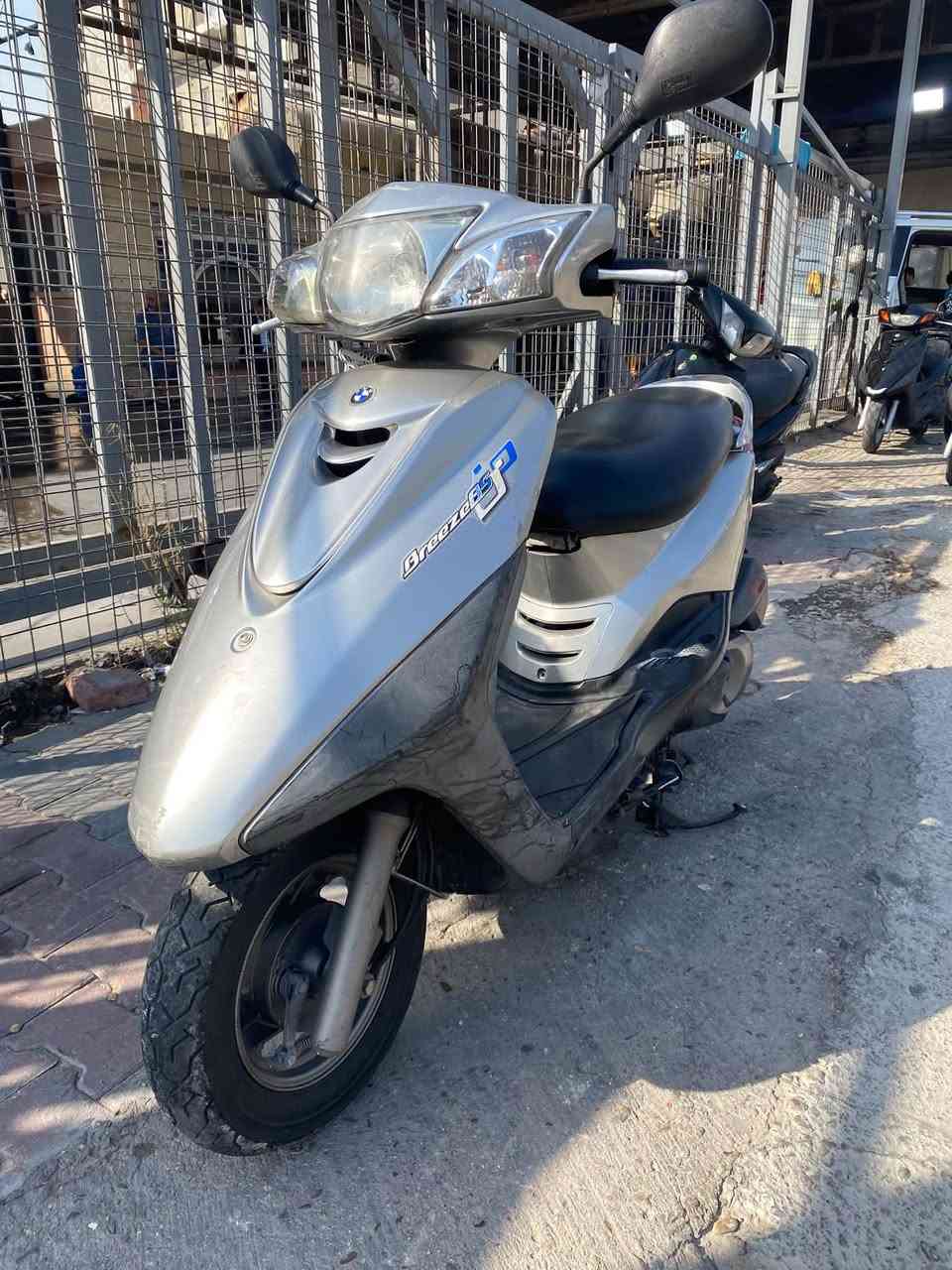 دراجه بريز ببغاء رمبه دراجه بالكارتون كفاله من التاير للتاير اخذها افحصها وين متريد دهن درتلها موتل اول منزلتها من الرمبه لونها رصاصي دراجه ارجع واكول كفاله ومراياته موجوده 
مكاني الحريه 
 *********** متواجد واتساب وعل رصيد اتصال 
ابيعلك من باب البيت  
 

سعرهه 1325 وبيها مجال قليل حك الجيه ❤️
