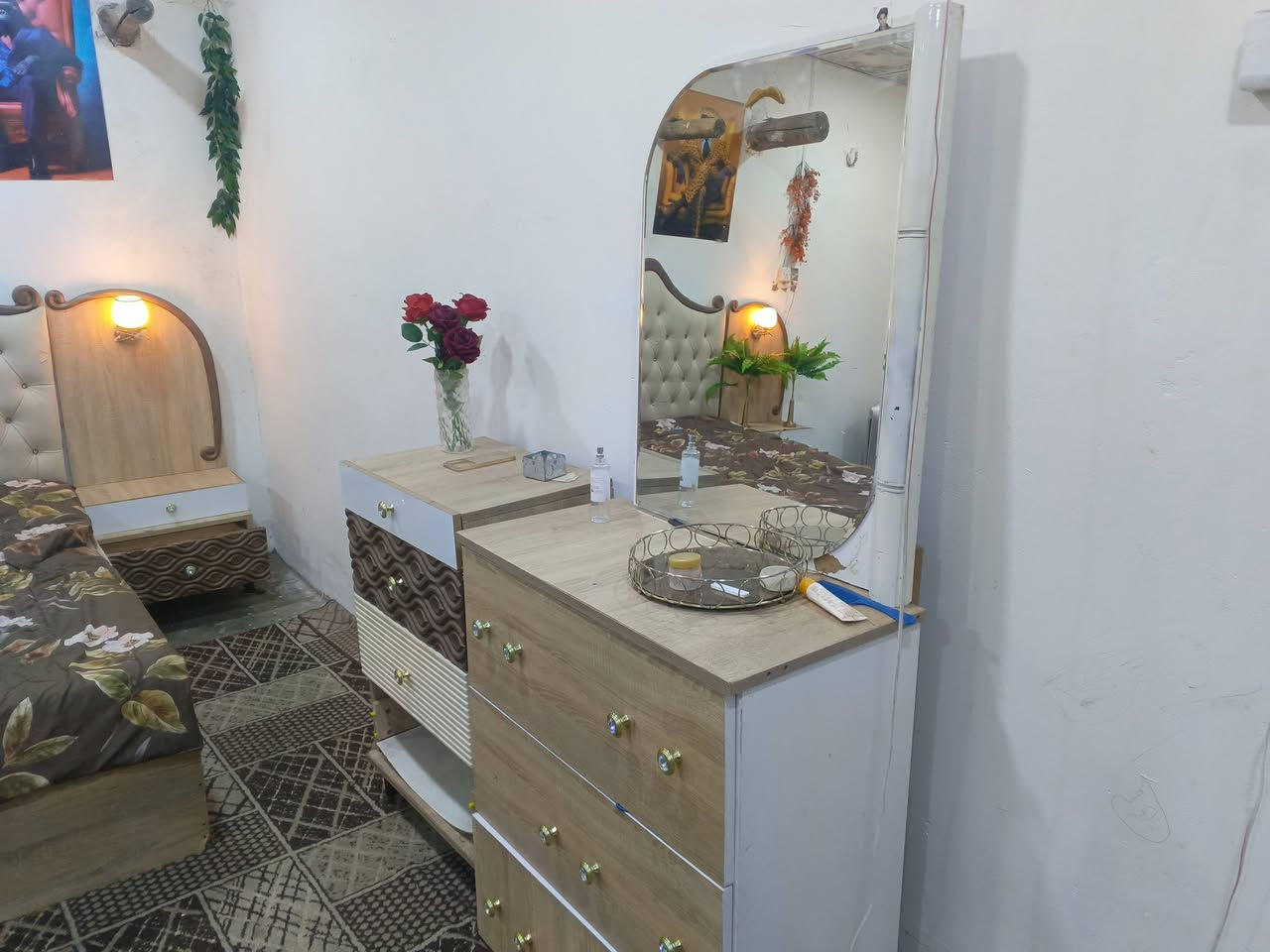 السلام عليكم غرفه نوم ملكي نضيفه كلش بسعر مناسب رقم الواتساب ***********
