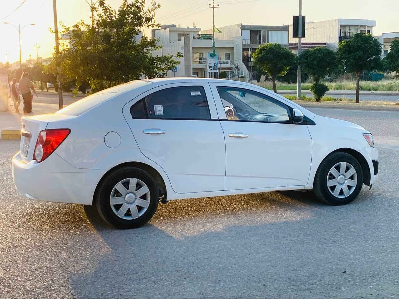 بەناوی خوای گەورە و میهرەبان 

شۆفرلێت سۆنیک 
مۆدێل ٢٠١٢  سپی بەفری 
مواسەفات بلوتوس پاوەر تەبرید ساەد گەرم بە شەرت 
گێر عادییە 

ناوو دەری لۆک ماوەتەوە 

جەمەلەخی لای سەکن و نیوی بۆنیتی بۆیاخە بێ ناو گرتن بە شەرت 

گیر و مەکینە بە شەرت 
رەقەم سلیمانیە سەیارەکە بەناو کردن بەشەرت 

سەنەوی بە سەر جووە 

سەیارەکە بێ نوقسانییە کامل مەسرەفی کراوە

سعریشی ٥٨ گلا و مامەلەیەکی کەمیشی تیایە
گۆرینەوەش ئەکەم بە شتێک بە دڵم بێت 

*********** السليمانية, العراق
