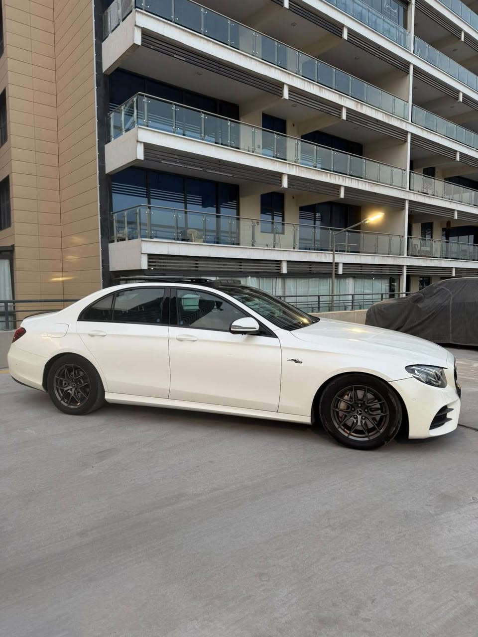 مارسدس  E200  AMG 2017

خليجي كفاله عامه

4 سلندر 2000 تيربو 

ماشية 73ميل   

كشنات تدفئة وتبريد 

بصمة تشغيل 

العداد الكتروني شاشة متصلة 

دبل ماوس

كاميرات عدد 5 

رادار مانع تصادم امامي 

حساسات أمامية خلفية 

انارة ترحيب مري 

حزمة الوان داخلية مميزة 

كشنات كهربائي 

كشنات تدفئة 

لايت LED زينون 

4 انظمة قيادة 

سستم سماعات 

نظام اوتو ستوب 

وبيها بعد مواصفات اخرى

تدفئة مرايا جانبية 

جنطة كهرباء  

بانوراما 

‎5 وضعيات قيادة 

شفتات ستيرن 

داتا شو 

فووول مواصفات اعلى مواصفات بالمارسيدس 

سياره خليجي كفاله عامه بدون صبغ  بدون صبغ 

***********

 

هزه وسنويه جديده قبل سبوع كملتها يعني تحويل ثاني بدون ميحتاج هزه

بغداد الغدير او زيونه

 السعر 240 وبيها مجال وماكو هيج سعر بالنسبه نضافتها وكلين ووفول ومواصفات بغداد, العراق

نص مكتوب في الصور:
- 6:31 م