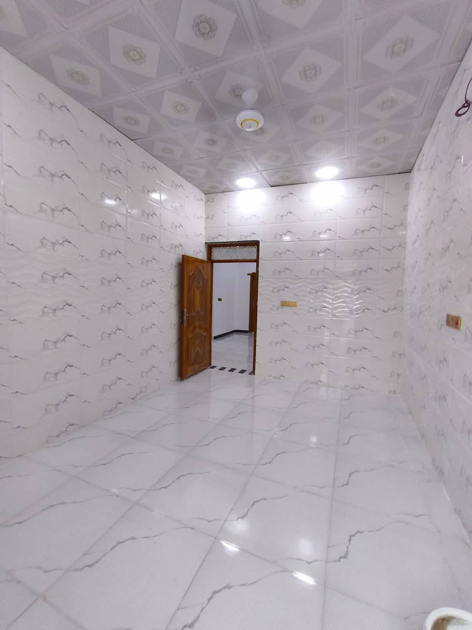 يتوفردار سكن للبيع

 #مساحة 140 متر 

#نوع العقار طابو صرف زراعي باسم عراقي 
وكاله ومكاتبه ونسخه من الطابو

 بناء جديد وحديث
 #موقع ابو الخصيب حمدان البز 

  #يتكون البيت من غرف نوم 2 و صالة و مطبخ و ديوان و صحيات خارجية و داخلية 

 #شارع 8متر

  ثالث بيت عن التبليط 

  #سعرة مناسب  (70) و قابل للتفاوض للستفسار #الاتصال #*********** 
#او مراسلة الصفحة #Abbas Nehme البصرة, العراق
