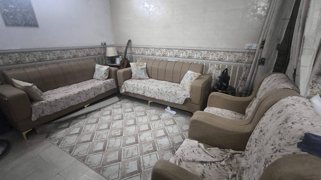 تخم قنفات مع ميز طعام للبيع الاتصال على الرقم ***********
