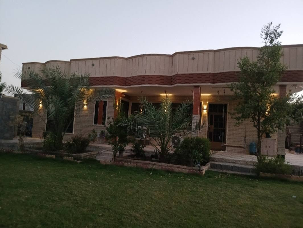 دار للبيع المساحة ١١٠٠ ومساحة البناء٢٢٥ الدورة البوعيثة مجمع النسور يباع كله او ٦٠٠ مع البيت للاستفسار ***********@

نص مكتوب في الصور:
- دار للبيع المساحة ١١٠٠ مساحة البناء ٢٢٥ في مجمع النسور الاول فرع اسواق جيهان شارع ٢٠ متر يتكون من استقبال وهول وثلاث غرف نوم وغرفة ملابس ومطبخ حار وبارد وحولي .