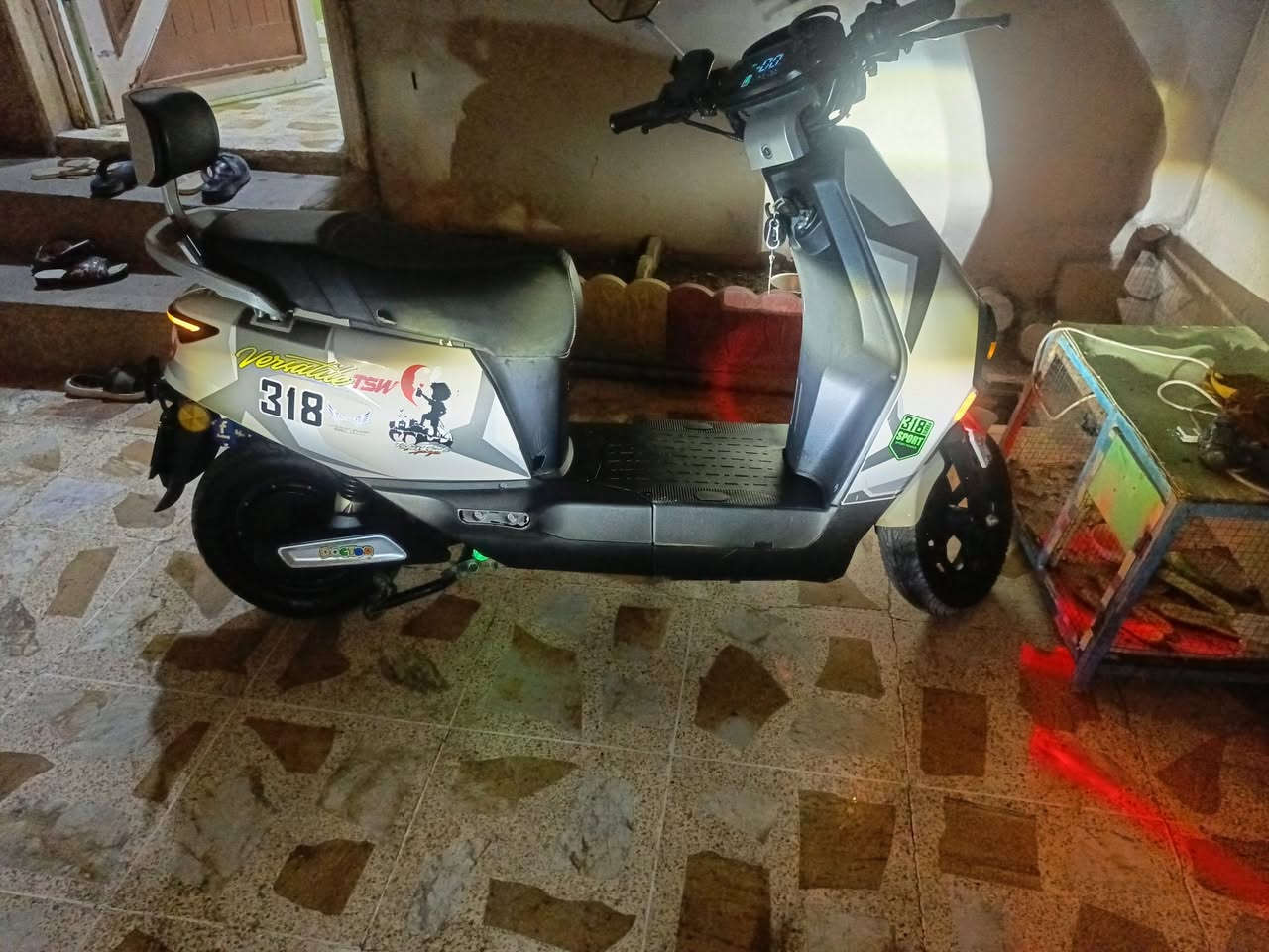 مطور اباجي 318معروف
بطاريه وحدا بيها ضعف وبي كسر بل درع كشن مايقفل الوكافيه مكسورة وباقي شرك تاخذو 
السعر 550وبي مجال بصيط 
***********
