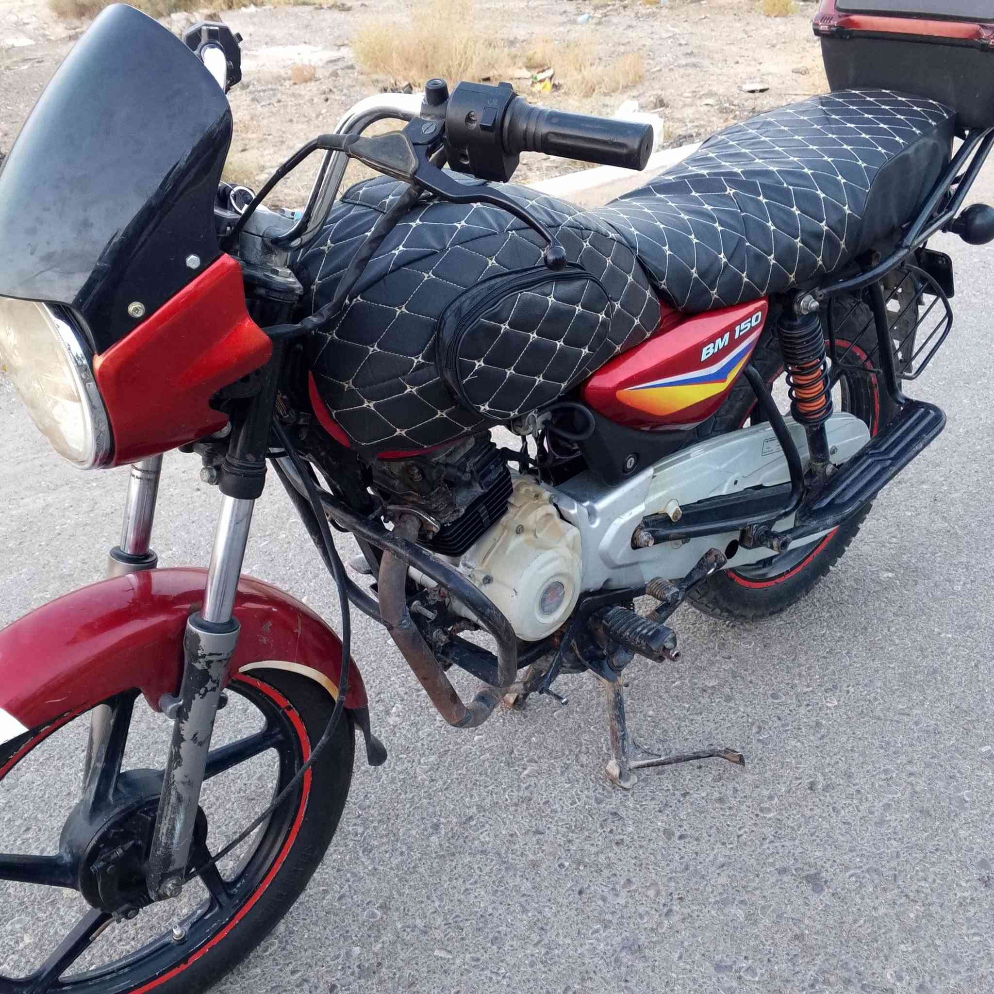 بوكسر موديل 20 دراجة نظيفة مجفتة جديد اوراق ضايعة سعر 850 الف وبيهة مجال عنواني بعقوبة تقاطع السادة ***********
