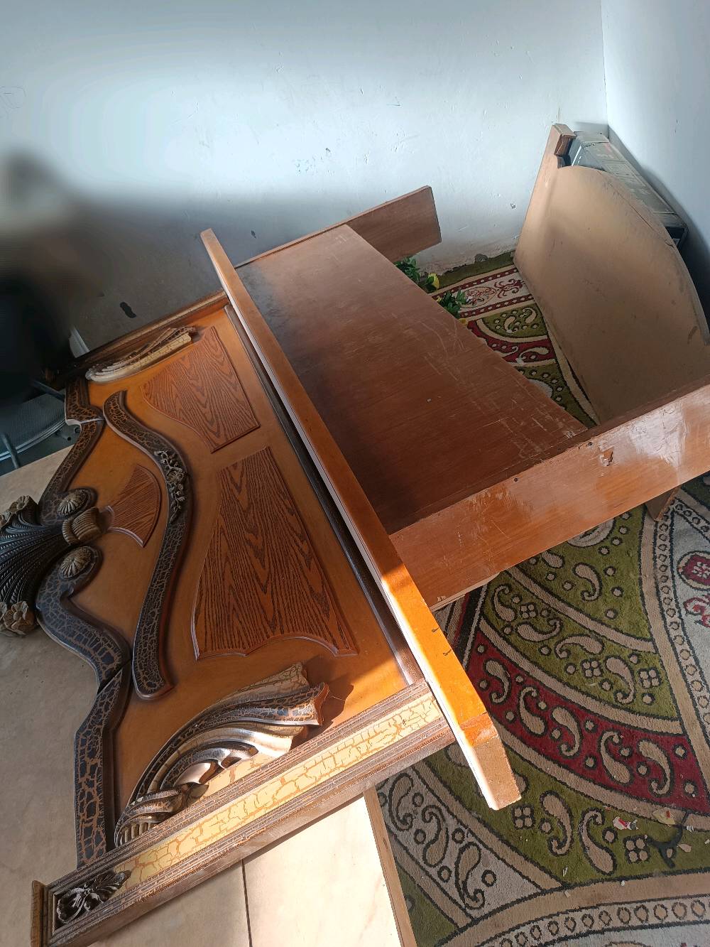 غرفه اخشاب بسعر350وبيها مجال. 
عنوانه ناصريه سيد دخيل. 
ااذ حاب تتواصل ويانه اتصل على هذا الرقم ***********📞