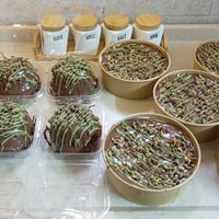 متوفر كيك اطباق ب٣ونص طبق حبايب والكيك ميني بركاني ب٣ونص أيضا متوفر تو...