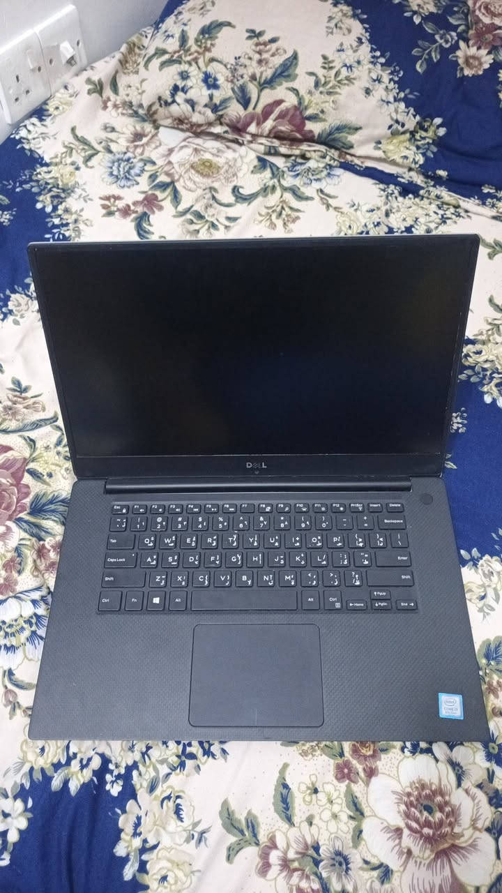 الموديل: Dell XPS 15 9570 (شاشة 15.6 بوصة، مضادة للتوهج).
المعالج: Intel Core i7-8750H (معالج فئة H العالية الأداء، 6 أنوية، ممتاز للرندرة والبرمجة).
الرام: 16GB 
التخزين: 512GB SSD
كروت الشاشة (مزدوج):
الخارجي: NVIDIA GeForce GTX 1050 Ti Max-Q (4 GB) (ممتاز للألعاب مثل Valorant وبرامج التصميم).
الداخلي: Intel UHD Graphics 630 (لتوفير طاقة البطارية أثناء التصفح).
النظام: Windows 10/11 64-bit أصلي.
حالة الجهاز نظافة 100%. الشاشة، الكيبورد، المنافذ، والأداء الداخلي كله شغال
للتواصل واتساب 
***********
مكاني بغداد البياع
