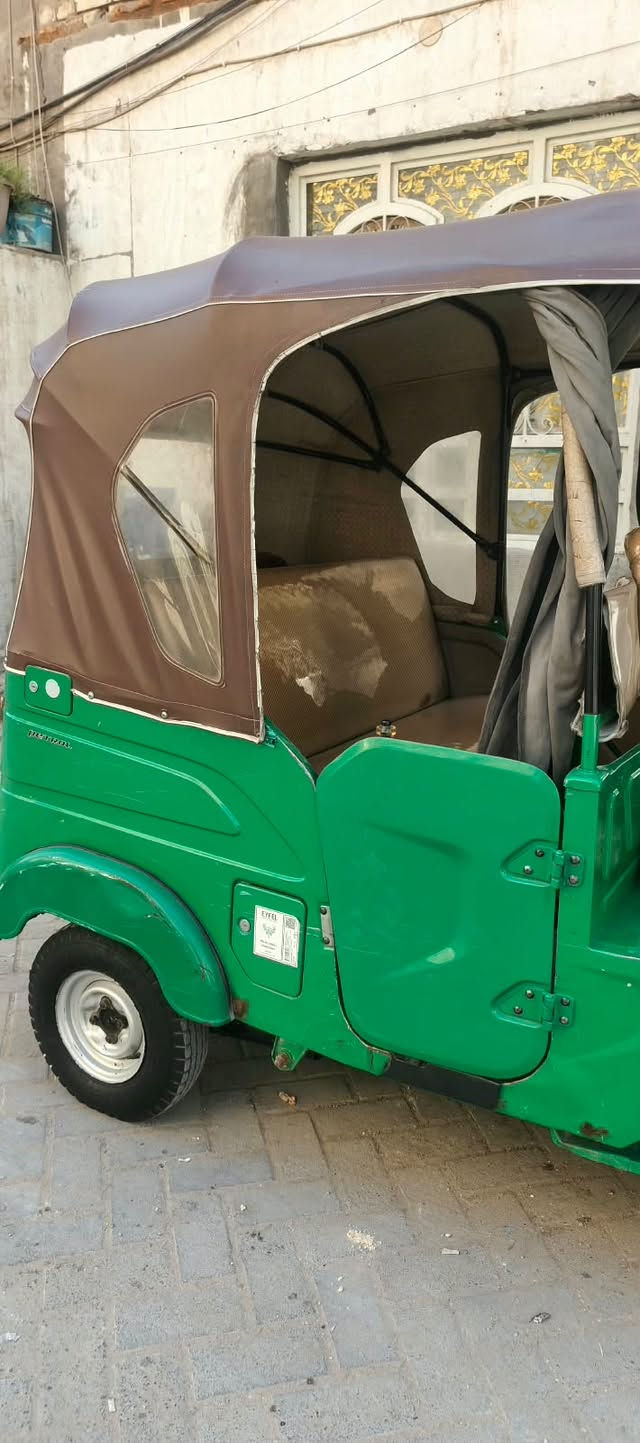 للبيع 8و200 التكتك لا مجفت ولا شارك المكينه  نضيفه تخبل وهذا الكشر كدامك اجاوب ع رقم فقط ***********
