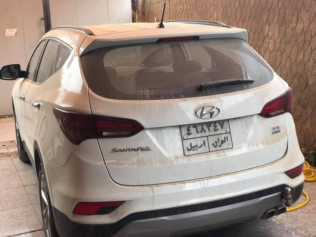 السلام عليكم  هيونداي سنتافي خليجي مكفول  للبيع فقط بدون مراوس  موديل ٢٠١٦  محرك  ٦ سلندر السيارة مكفول من الضربة والصبغ ما عدى ٢ بارد بالجاملغات السيارة    تاير باتري جديد على ايدي ماخذها زيرو  وضلت عدي  السنوية ساقطة تنزل من سعر السيارة بعد الاتفاق للاستفسار الاتصال على الرقم  *********** عنوان السيارة الديوانية قضاء الشامية السعر  ١٨٠ وبيه مجال  والسوك كلشي بيه سيارة نظيفة
