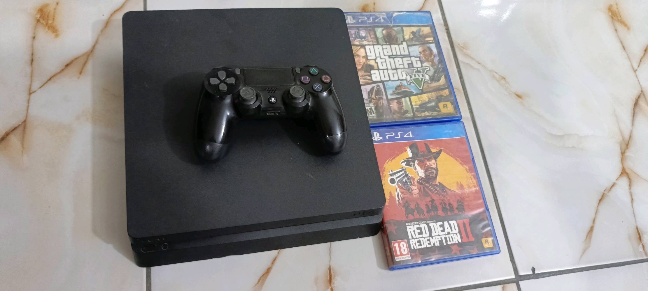 السلام عليكم
بلايستيشن 4 سليم (PS4 Slim) – أونلاين جاهز للاستخدام
​الحالة: الجهاز شغّال أونلاين وبأحسن حال، نظيف جداً وكامل مكمل وما بيه أي إشكال.
​الملحقات: يدة أصلية وحدة + قرص لعبة (مثل ما موضح بالصور).
​الصيانة والتدقيق:
​الجهاز مفتوح لغرض الصيانة الدورية (تبديل معجون حراري جديد للحفاظ على برودة الجهاز وصوته).
​تم تبديل قطعة بسيطة بداخل الهاوزن (كان يرفض القرص ورجع يشتغل طبيعي 100% ويسحب ويقرأ تمام).
​الجهاز كدامك للشوف والفحص، جاهز للعب مباشرة وما يحتاج أي مصاريف.
السعر: 200 ألف (وبيه مجال طيب للشراي الجاد).
للواتساب تواصل (***********)