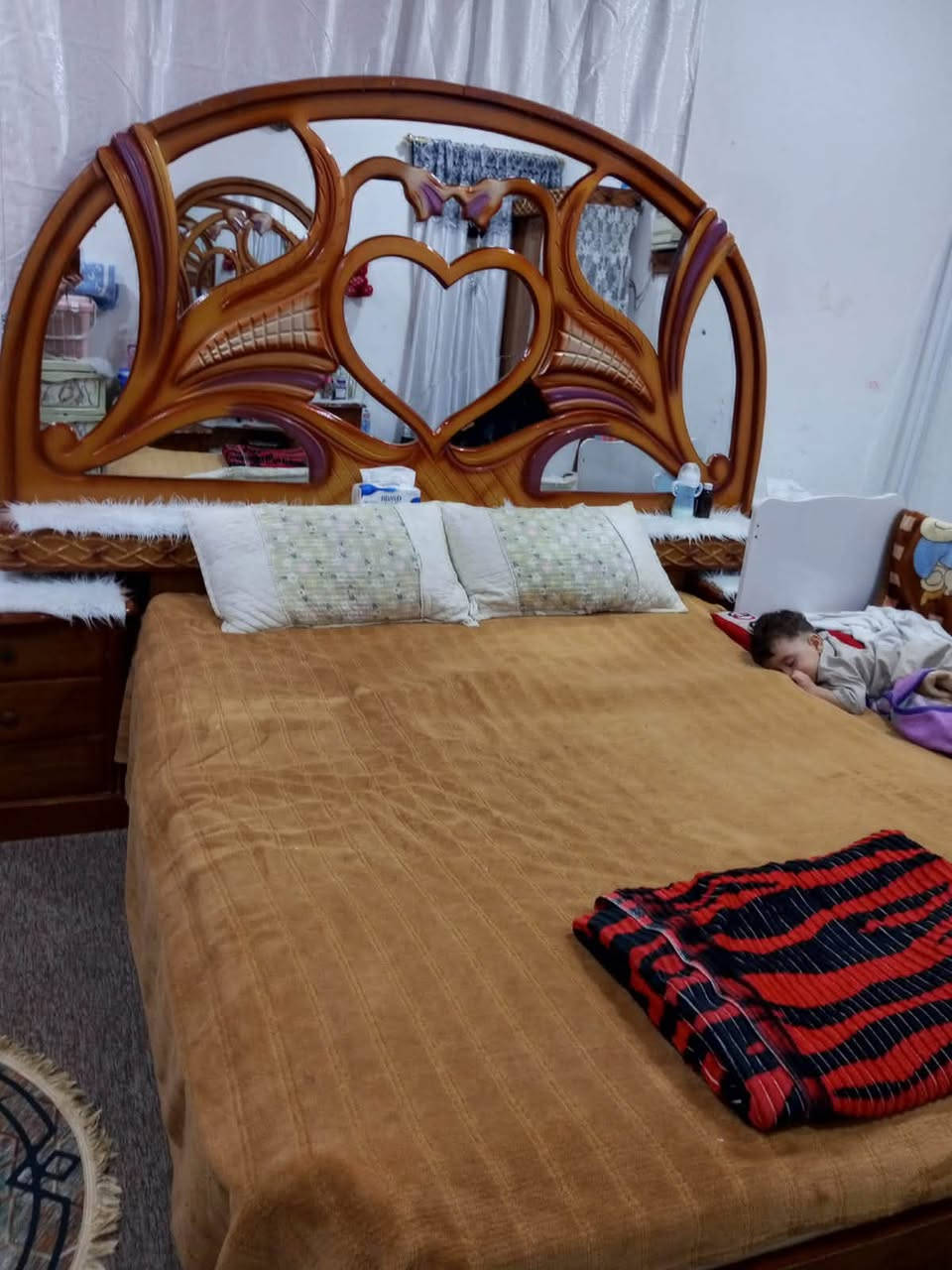 سلام عليكم عندي هاي غراض للبيع الجلسه 250 بيه مجال قليل.و الجربايه والزاويه والميز سعرهن  300
 ‪ ***********‬
اتصل هاذ رقم اذ شراي 

عنوان الزبير
