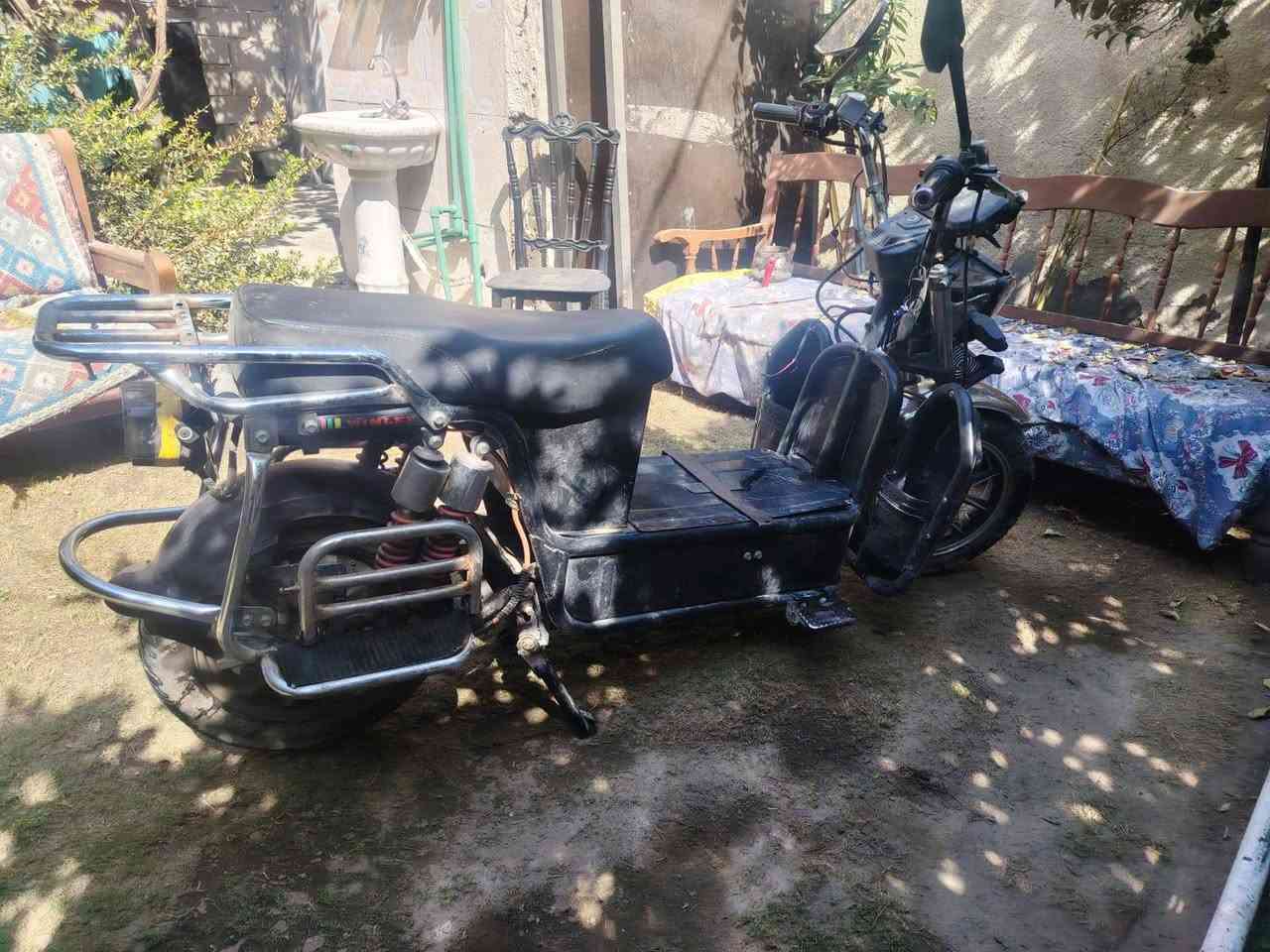 من رخصه الادمن
دراجه نوع هارلي 
كهربائيات اي خلل ما بيهه كلشي شغال 
تشتغل على بصمه فقط 
الجوزه مال سويج واكفه 
ويحتاج شاشه فقط دراجه اي شي مابيهه فقط جوزه وشاشه 
مكان بغداد الشعب حي البساتين 
ما متواجد فيس فقط واتساب ***********
 السعر 450 وبيهه مجال حك الجيه
