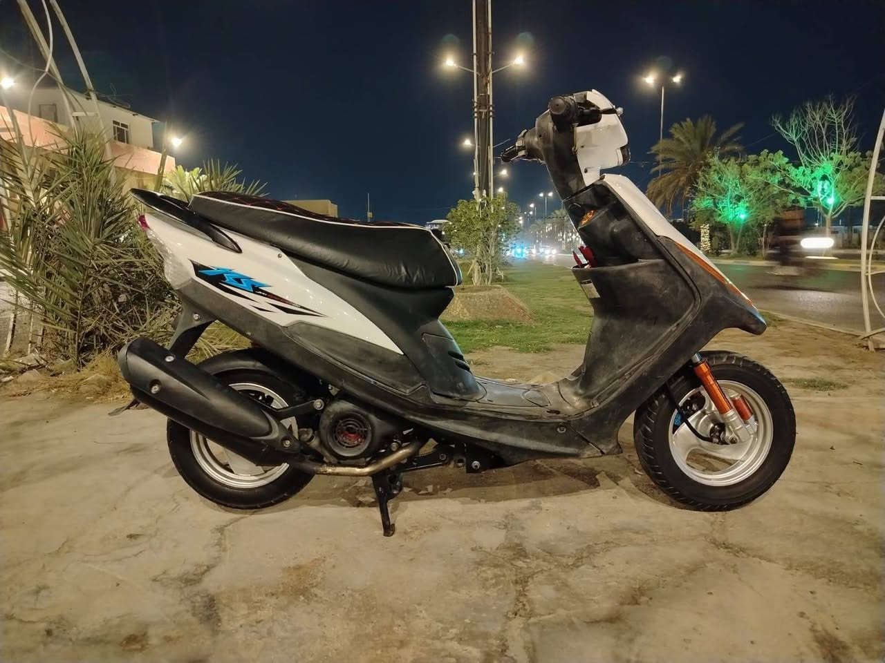 سلام عليكم للبيع ماكس عدله دراجه نضيفه متعوب عليه اغلب غراض أصلي محرك ناعم كهربائيات كله شغاله عنوان كربلاء الجمعيه السعديه قرب فلكه سيد الاسعار رقم الهاتف ***********
