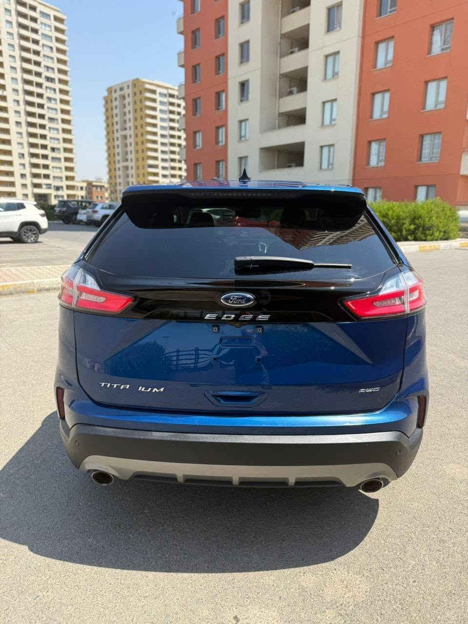 🔥 للبيع: فورد إيدج تيتانيوم (Ford Edge Titanium) موديل 2023 🔥
📌 التفاصيل العامة:
النوع: فورد إيدج (Ford Edge)
الفئة: Titanium (تيتانيوم - أعلى فئة)
الموديل: 2023
اللون: أزرق ملوكي مميز
العداد: 28,500 ميل فقط
✨ حالة السيارة:
البودي / الصبغ: صبغ باب خلفي جهة اليمين فقط.
الجاهزية: بقية السيارة مكفولة بشرط الفحص وبحالة ممتازة جداً.
⚙️ أبرز المواصفات (فول مواصفات Titanium):
نظام دفع رباعي (AWD).
داخلية جلد أوف وايت / بيج مميزة جداً بحالة الشركة مع نقشات التيتانيوم.
الشاشة العمودية العملاقة الحديثة مع تدعم Apple CarPlay و Android Auto.
نظام الملاحة والتكييف والتحكم الكامل من الشاشة.
مرايا جانبية تحتوي على رادار النقطة العمياء (Blind Spot).
كاميرا خلفية وحساسات توقف.
إضاءة LED كاملة (أمامي وخلفي مع كشافات).
بصمة تشغيل ودخول ذكي بدون مفتاح.
ويل ألمنيوم حجم كبير بلادي خاص بفئة التيتانيوم.
💰 السعر المطلوب: 171 ورقة ($17,100)
كفالة رقم: 15 ورقة 
📍 الموقع: [اربيل]
📞 للتواصل والاستفسار: [***********] يتوفر واتساب أربيل, العراق
