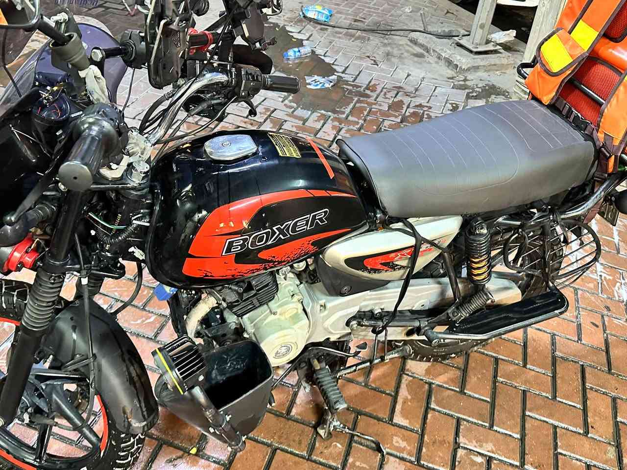 السلام عليكم شباب 🌹
دراجة بوكسر جبلي للبيع 🏍️
موديل 2022
الدراجة باسمي ورقمها باسمي، تحويل ثاني يوم 

✨ بيها إضافات حلوة ومميزة
✨ نظيفة ومعتنى بيها
✨ جاهزة للفحص والتجربة

💰 السعر: 2,450,000 دينار
والدراجة موجودة عندي.
مكاني بغداد الشعب 
رقمي ‪***********‬ رصيد واتساب فقط 

، والله يوفق الجميع 🌹
