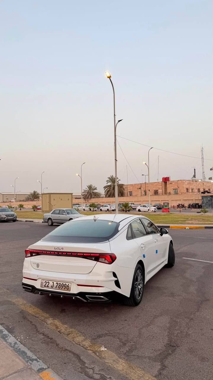 كيا k5 2032 خليجي موصفات فول عدا البانوراما بصمة وانظمة قيادة شاشة كار بلي 
السيارة مكفوله كفالة عامة ما عدا رصعات اثر استخدام مكينة دوش اي مشاكل ما بيها السيارة دواخل بيجي السعر ١٨٥ قابل للتفاوض بشي بسيط 
هـ:*********** البصرة, العراق
