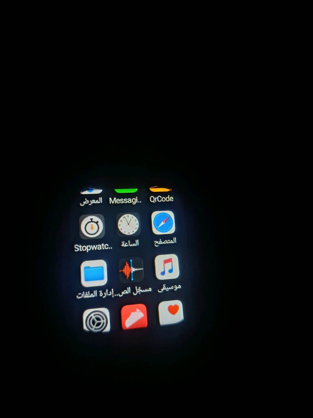ساعه نضام اندرويد 
ذاكره 64GB 
RAM 4GB
تحتوي على منفذ شريحه sms للمكالمات 
دبل سير سلكون + قماش 
شحن سريع يدوم ليوم كامل