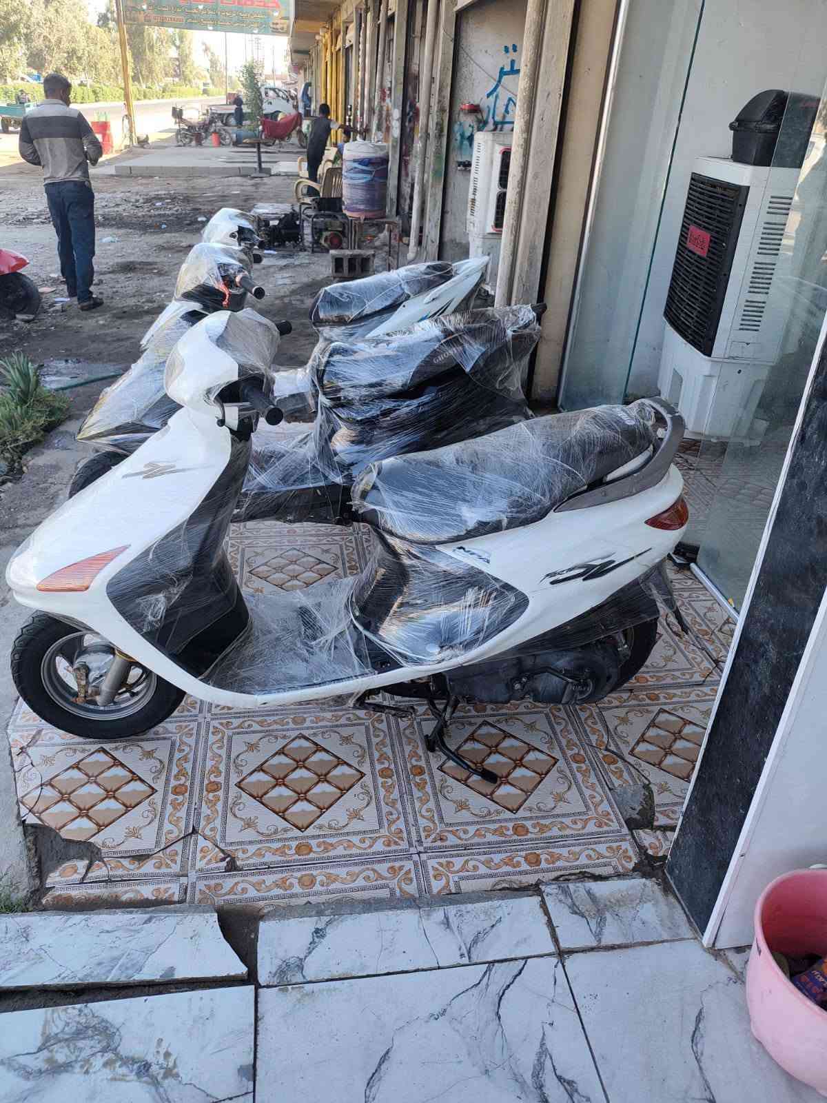 يالله السلام عليكم للبيع دراجات حاويه ماكس عدله ماكس مضلع وفراشه كرستال حاويه سعر الماكس 750 وسعر الفراشه 550 كله رمبه العنوان بابل محاويل مقابيل كراج المحاويل عشارع العام الشراي يتصل ويشلع عيوني الرقم *********** بي وتساب
