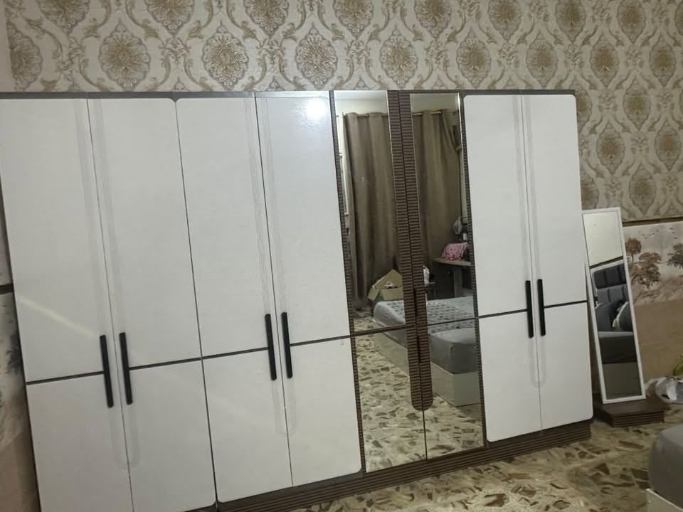 السلام عليكم غرفه البيع صالي ثلاث ايام من ماخذيه سعر مليون250مشتريه  الوصل موجوده اتصل على هذا رقم ***********
