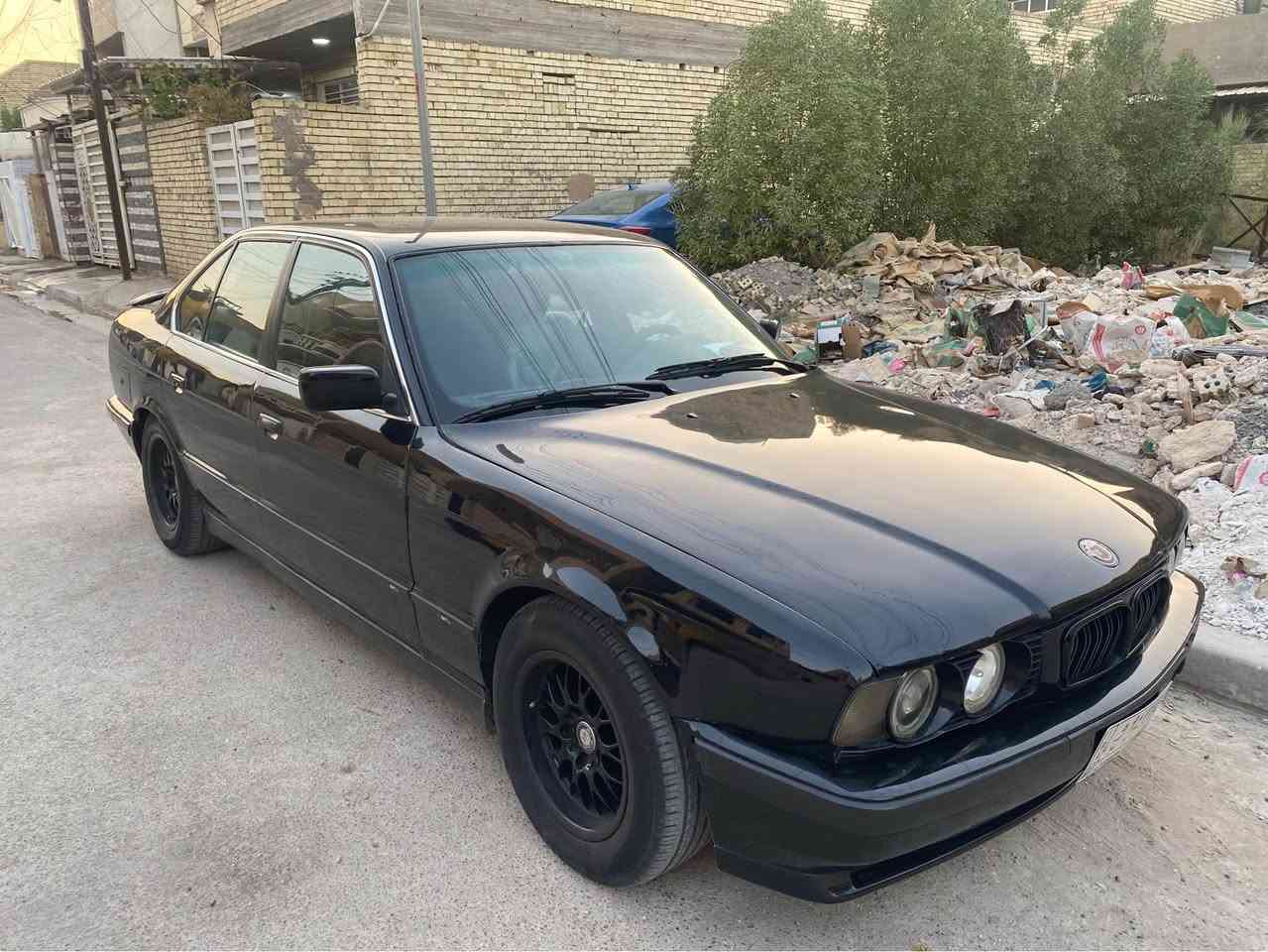 بي ام دبليو 535 اصل وارد يابان مكينة كير كهربائيات كلشي شغال 
لون اسود ملكي 👑 
مكينة ٣٥ وكير ياباني 🇯🇵
منظومة تبريد جديدة تبريد ثلج اذا مو يكرص مرجوع مشغلة على ايدي ❄️ 
واتر بم جديد راديتر جديد مروحة f10 ٦٠٠ واط وعقل تشغيل و  مروحة عاصفة للتبريد يعني دبل مروحة كهرباء و الكلج والحاضنة هم موجودة بالجنطة جوينات جدد جماوة ويه التبريد بعز الظهر نص وتبريد ما يفصل السيارة مشتغلها على ايدي كلها 
غرفة جديدة كهرباء خزن ميموري جديدة دوشمة اصلية 
السيارة صبغتها نص نص ينطلع بيها 
ويل كب bbs اصلي ختم 
السيارة امانة الله مكلفتني فوك ٧٠ ورقة مراوس او بيع وبيها مجال وتحويل ثاني يوم 
شوف عينك السيارة متعوب عليها وكاملة وابلادية للتواصل واتساب و خاص 
*********** بغداد, العراق
