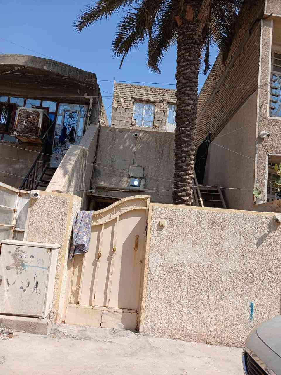 السلام عليكم من رخصت أخوية الأدمن عندي بيت للبيع للبيع للبيع للبيع للبيع يعتبر قطعة أرض مساحة ٧٥م واجة ٣.٧٠منزال ٢٠م الموقع القاهرة الثانية خلف أسلحة البرق ٥افرع سعر مناسب عرض الشارع ١٠م استفسار على رقم ***********
