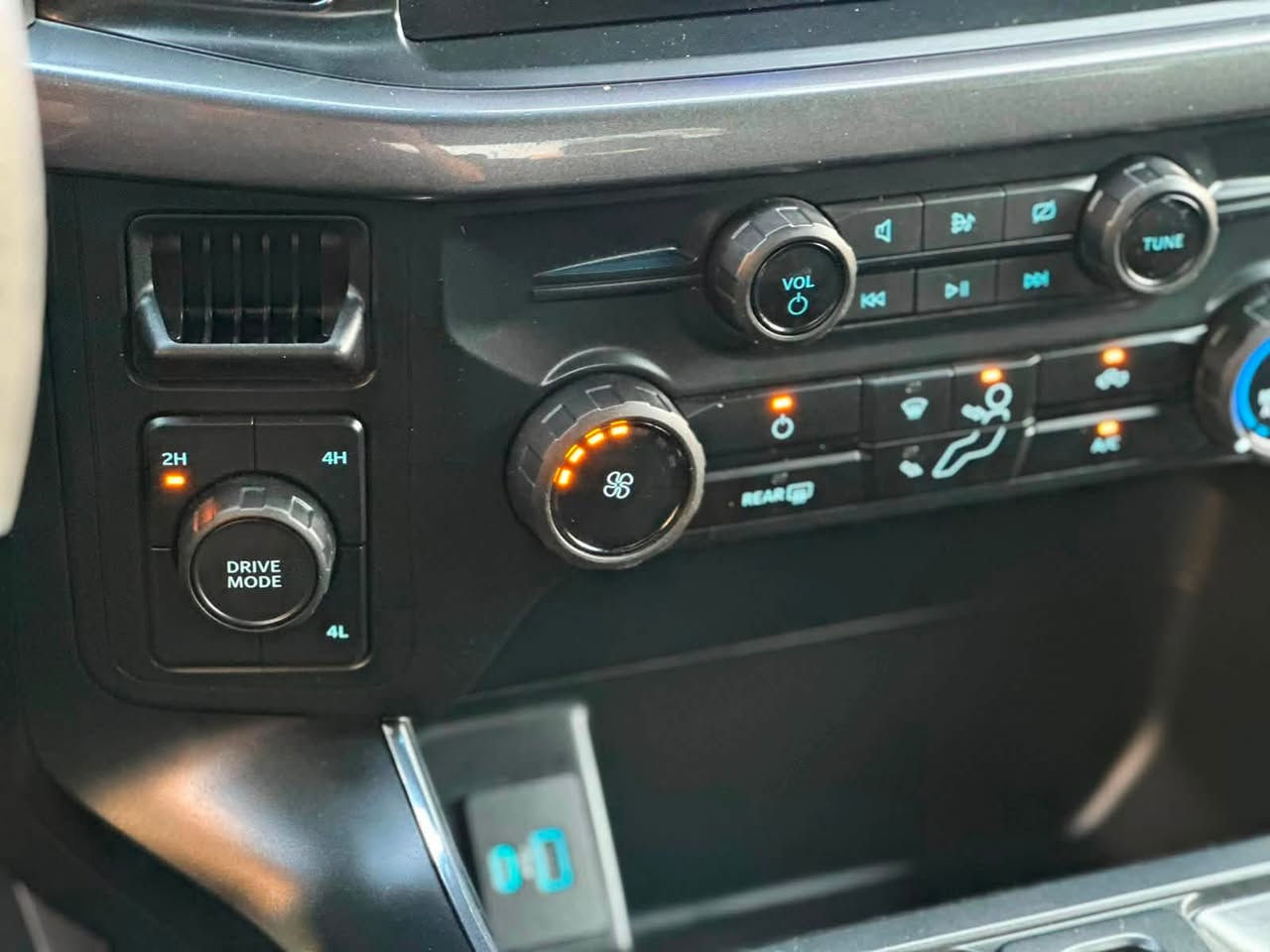 فورد f150 stx 4*4
فورد f150 2024
سياره فورويل ماشيه ١٢ ألف ميل سياره فقط بونيد سبوغ بدون دواخل سياره كلش جديده بشرت 
شاشه ديجتال شاشه كبير رادار حساس
سياره موجود باسليمانيه 
٣شهر للترقيم 
سياره بشرط ترقيم

1FTEW2LPXRKE42360 رقم شاصى
***********
سعر سياره  ٣٠٥
