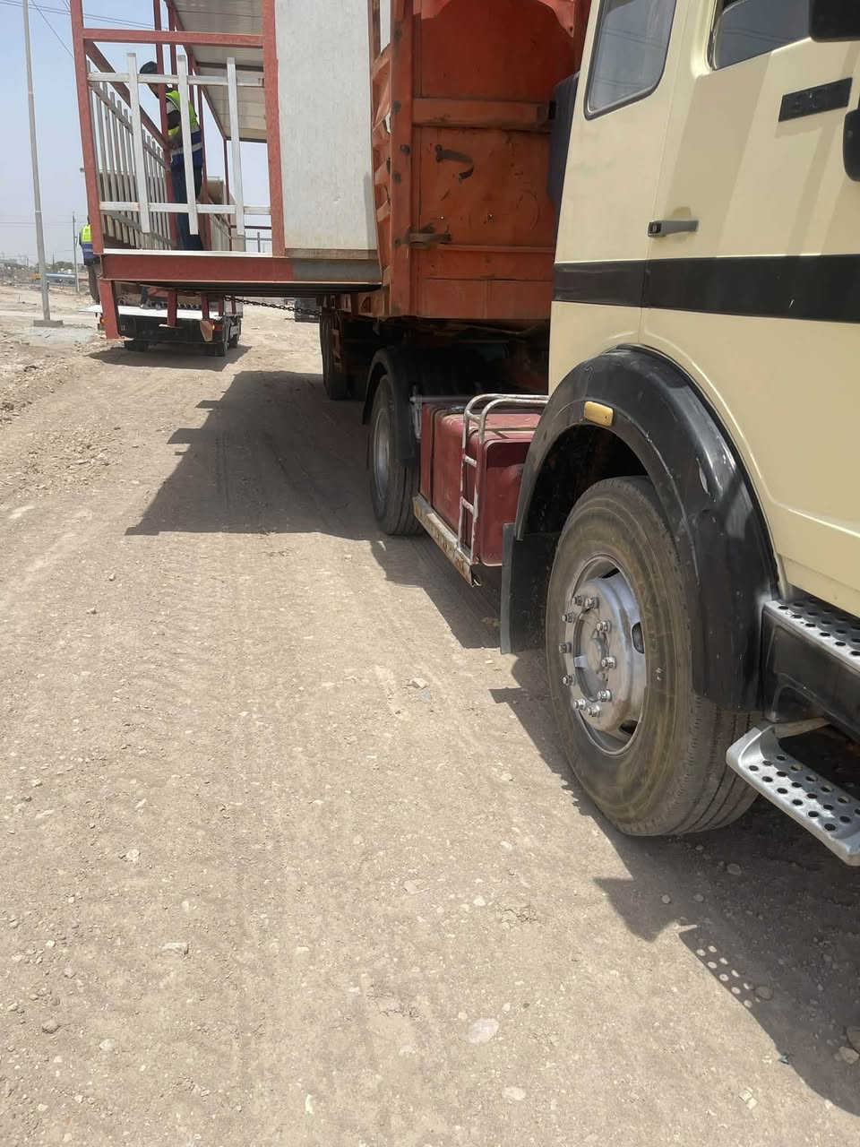 البي موديل 88 مربوط عربانه 3 دنانير  مكفوله مكينه وكير وشاصي عربانته مربوطه  عربانه حداديه رقم انبار مشروع وطني السعر 125 وبيه مجال رقم مبايل ***********
