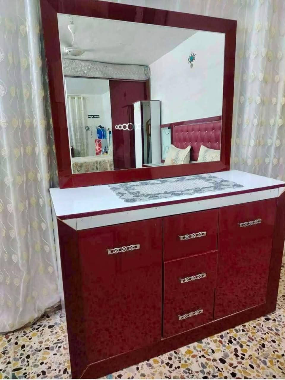 سلام عليكم غرفه تركيه مستعمله 9قطع السعر 450الف بغداد الزعفرانيه ***********
