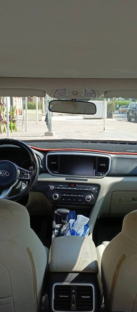 سبورتج 21 خليجي رقم اربيل الدولي فول مواصفات عدة البصمة سيارة كفالة عدة الجاملغ الامامي وقليل بالباب بدون دواخل نهائيآ 
مواصفات:: بانوراما تحكم ستيرن كامل 3 وضعيات قيادة قطعتين تبريد اشاير بالمري ويل كب كروم شاشة كبيرة كامرة دوارة حساس امامي خلفي بك لايت LED لايت منضومة كاملة زنون داخل لونين مكينة 2000 دوش وبعد بيها هواي مواصفات معروفة 
سعر 185$ قابل للتوافض مكانها واسط العزيزية 
***********
