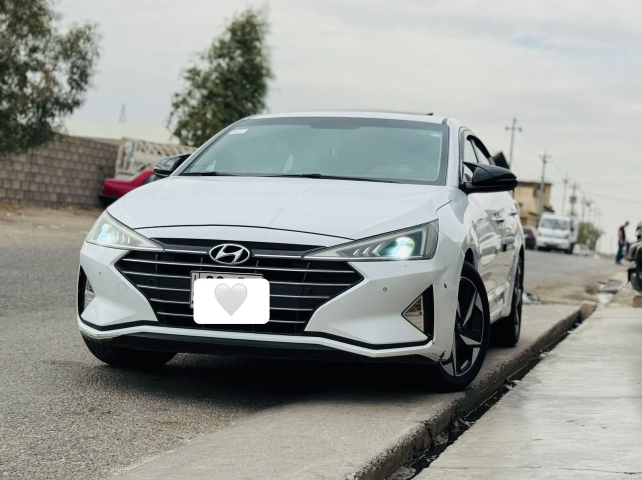 سلام عليكم
لانتره موديل 2020 خليجي فول فول  سلايت بصمه تبريد قطعتين 
محرك 2000
كير اي تي  
بدون ضرر بس بيها حالوب بل سقف خفيف جدا 
رقم أربيل دولي باقي التفاصيل ***********  عنوان موصل ايسر معرض الكرم
