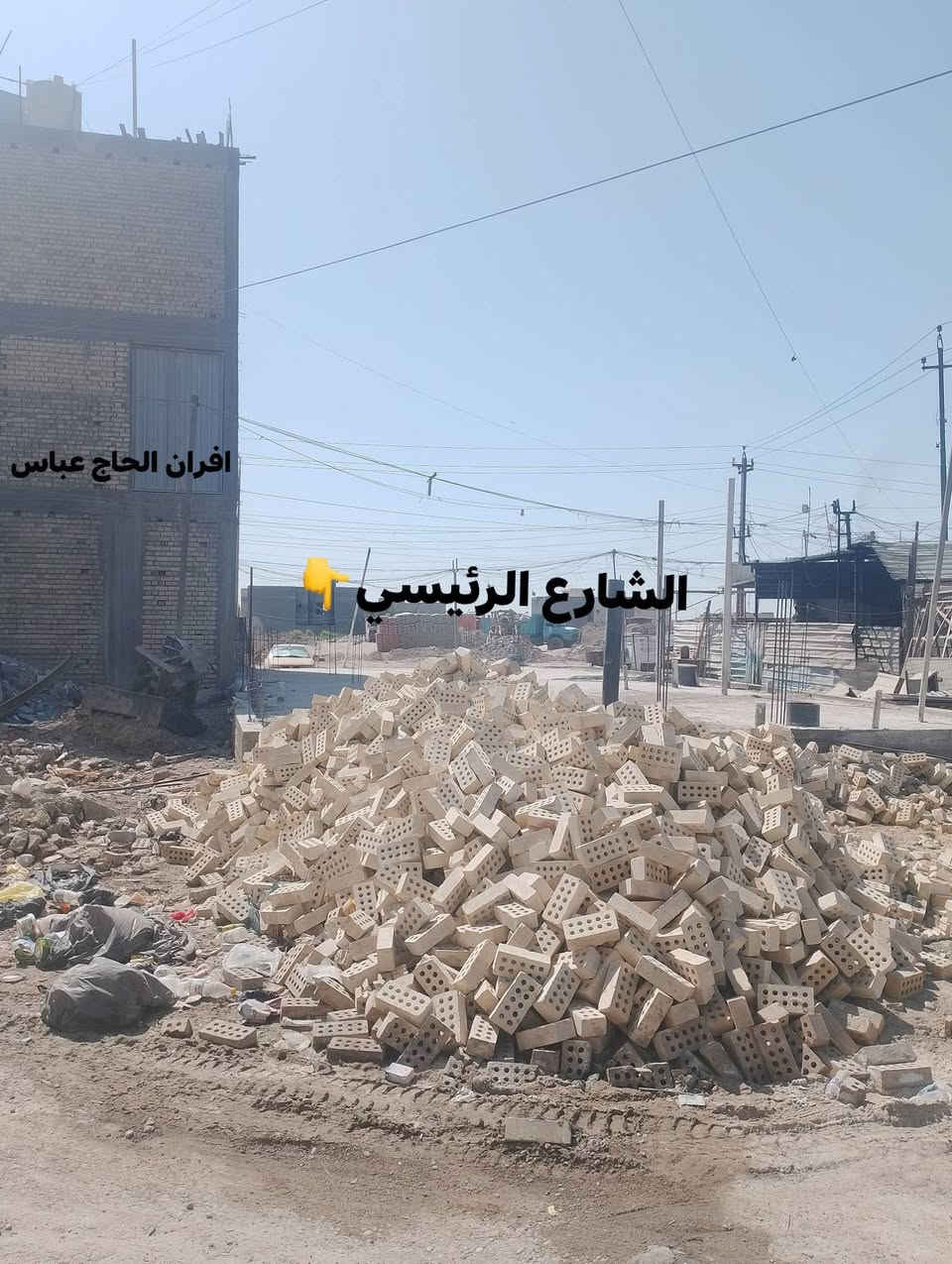 سلام عليكم بيت للبيع في السلاميات
مساحة 200م ركن 
الموقع بضهر افران الحاج عباس 
يبعد عن الشارع العام 20م او 15م يبعد عن شارع 15 فرع واحد خدمات داير مادايرة 
والمنطقة مثل ماتدرون جايها تبليط وماء وصرف صحي موجود قبل فترة ربطوا البيوت 
بناء البيت ترمم جديد قبل سنة خمس غرف نوم اربعة بلطابق الثاني وحدة بلطابق الاول مساحتهم مرتبة وحلوة و استقبال كبير (مضيف) وصالة كبيرة والبيت مع الاثاث ينباع والتفاصيل اكثر اتصال ***********
