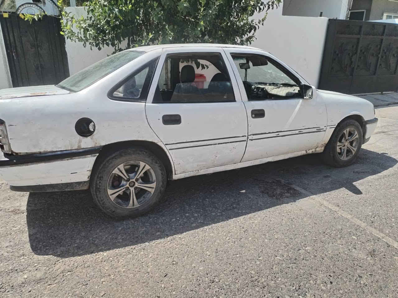 فكترا موديل 1990محرك 16 سنويه ايلا 28 بيها قاصرين كير ومحرك نضيفات سعر 17وبيها مجال  رقم نينوى ***********
