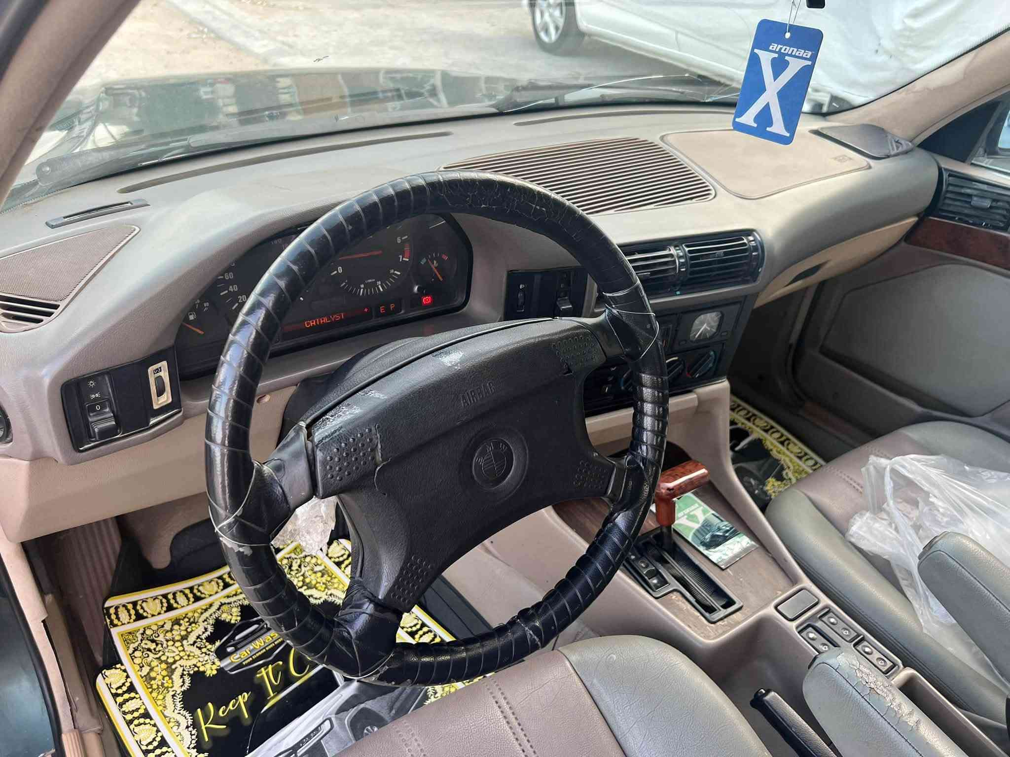 سلام عليكم شباب BMW 525iبجم عريض وارد ياباني موديل ١٩٩٢ كير محرك حدادية وضربة وكهربائيات كلها جدد ومكفولات تخم تايرات جديد وتبريد ثلج رقم انكليزي بابل والسنوية نافذة لل٢٠٣١ رقم صاحب السيارة *********** سعر السيارة 57وبيها مجال
