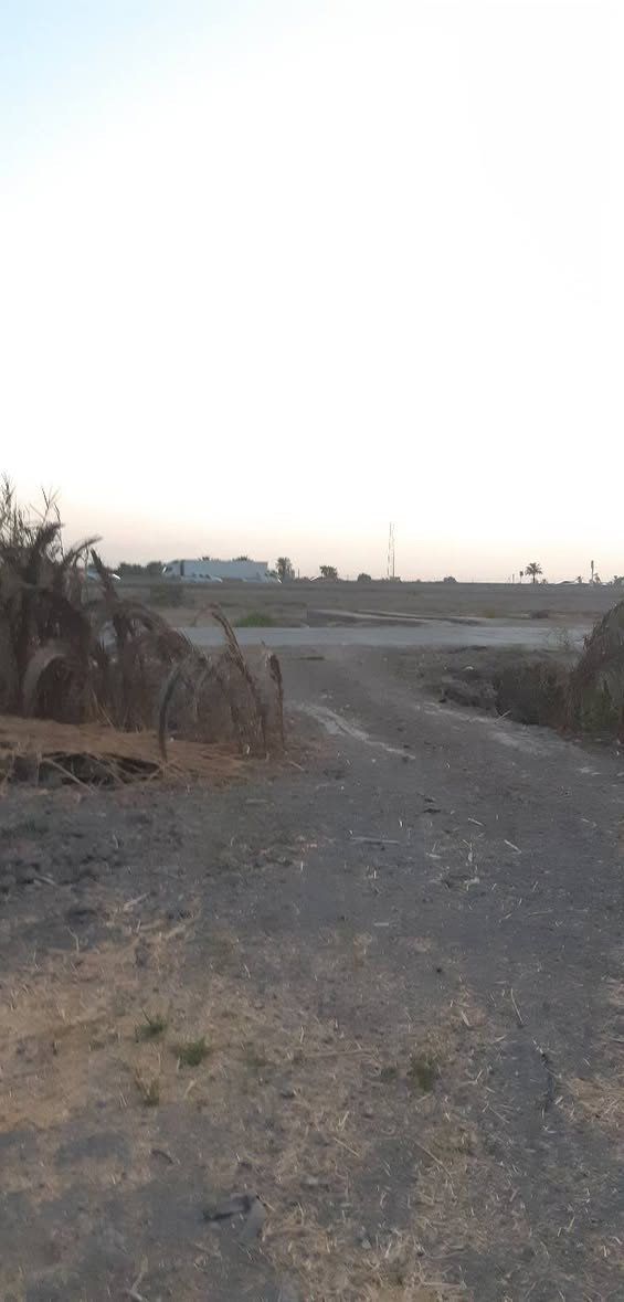 ٢دونم وجه على سريع حله بغداد للبيع زراعي متوفر ما كهرباء وتبليط وأسأله وماء سقي ومدرسة قرب محطة جنت الفرات قرب الجسر ***********
