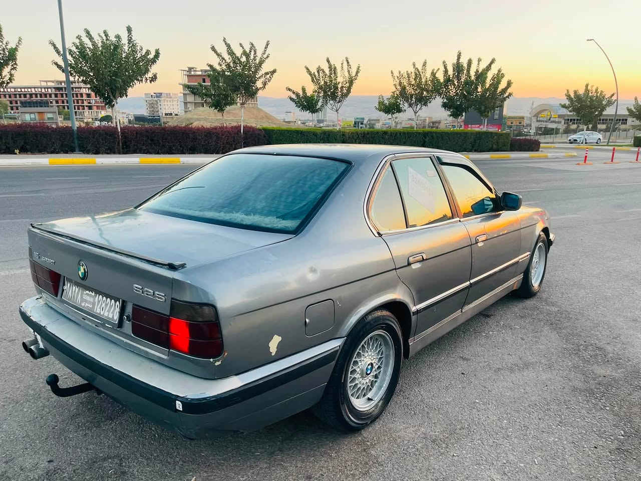 سەرەتا بەناوی خوا ماشاللە لەماڵی هەموو لایەک 
BMWبۆفڕۆشتن 
نموونه يي نيه له جوانيا
مۆدیل 1991ئارم پلاستيك هه وليره به شه رتي ئارموو ئه وه ليات   
مکینە 525  كپس ديجيتال گیڕ عاديه   به شە رتي گيرو مه كينه هه لمي نيه
كاره باهي هه مووگياني ئيش دكات 
دوو جام كاره باهيه  لآيتت زينونه قفل مركزيه گيچه  كاني هه مويي ئيش ده كاتت
گه رمي و سيدي هه موو شتيكي مزبوتت 
چوار تايه و ويلي زور باشه
سه ياره كي تا بليت توندوو تووله مالي دوسته 
هيچ ده عمو ليدراوي نيه پيشو دواهي كه پسه
نرخ (( 21گلا معامه له يكي برايانه)) 
***********
***********
