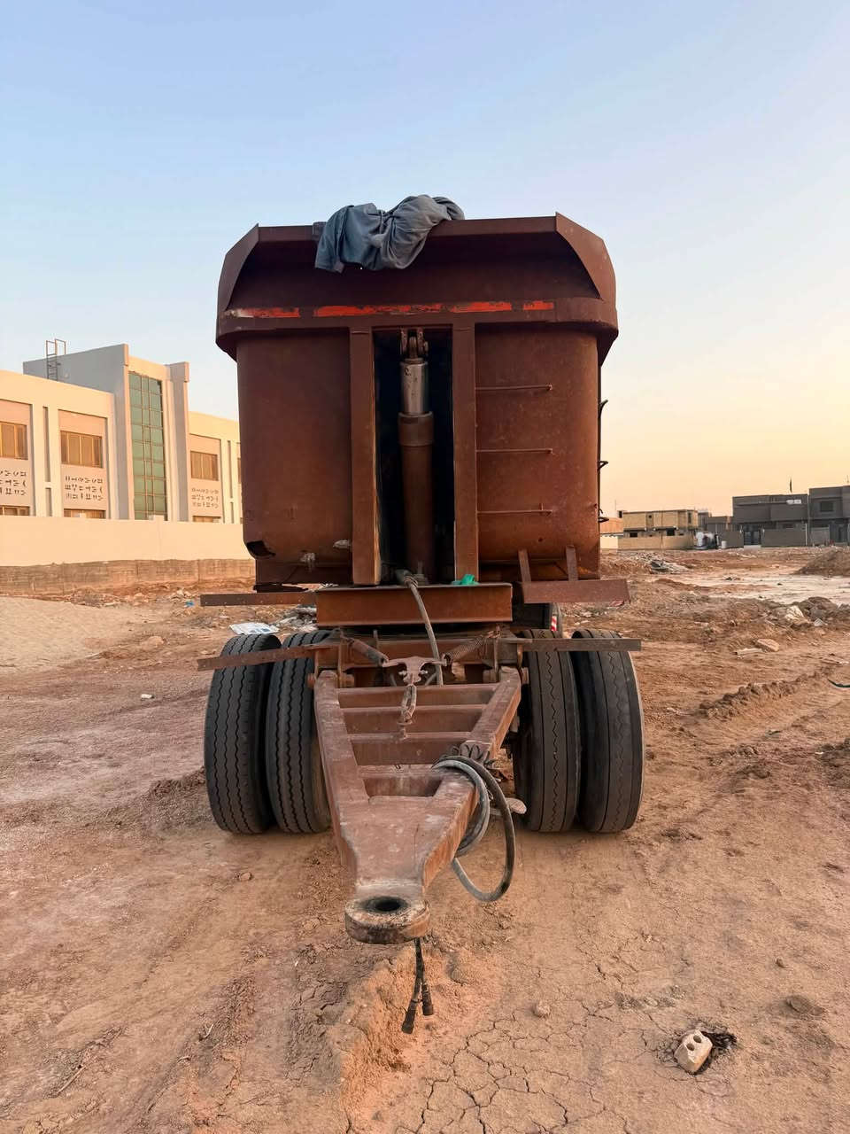 مقطوره للبيع طوناجية فارغها ٨ طنان السعر ٦٠ وبيها مجال
***********
