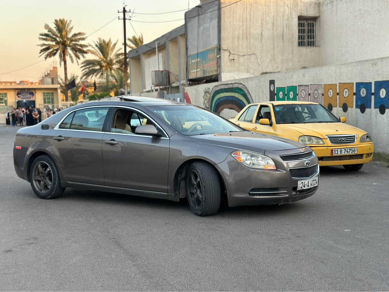 السلام عليكم السياره بدون صبغ فقط باب السائق بي بارد السياره حلوه نصبتهه مكينه جديده مواصفاتهه شاشه وسلايد روف وتحكم ستيرن وكشنات تدفئه وزنون عالي ناصي نقوصات السياره كمبريسر لاطش فقط فقط لان منظومه التبريد كلهه جدد بس كمبريسر والتايرات الاماميه يرادلهه تبديل سعرهه ٦٥ ورقه وبيهه مجال وترهم مراوس حسب القناعه *********** بغداد, العراق
