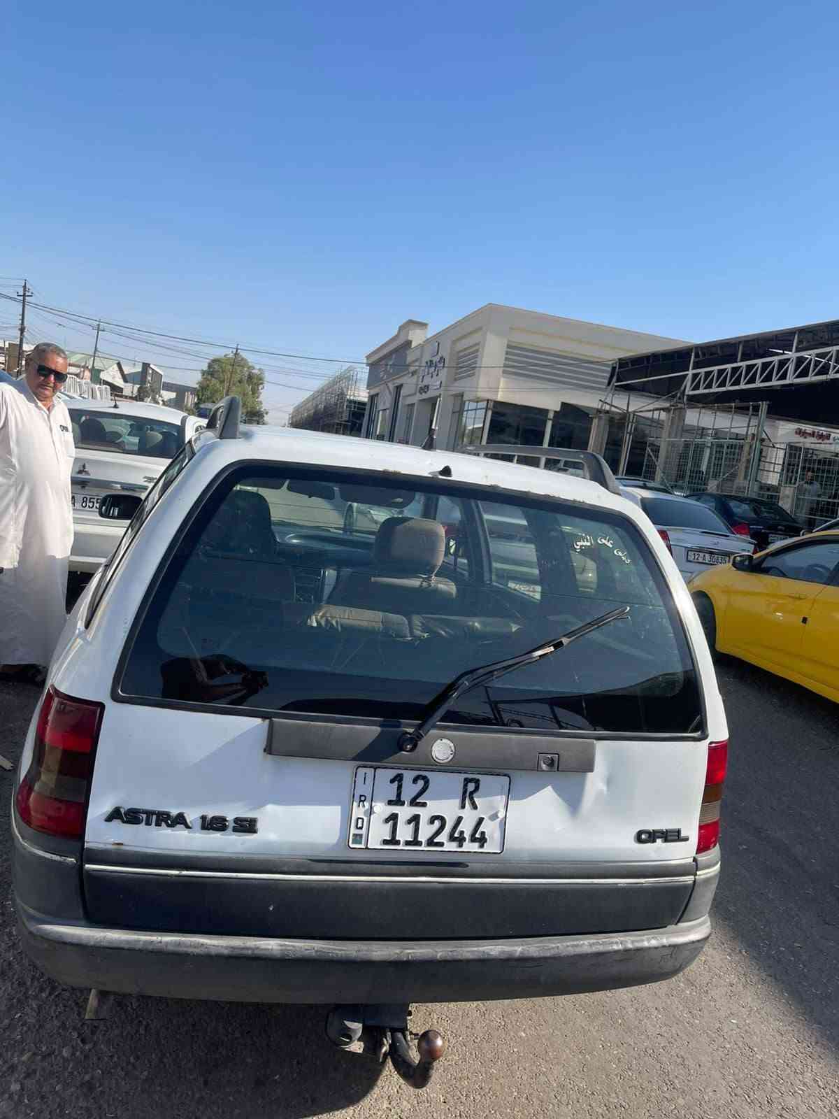 استرا موديل 1994
لا صبغ ولا ضرر ومحرك وكير شرط
سيارة باسمي تحويل وكالة عادي 
بيها هاي ال طخه إلي بل جاملغ فقط
السعر 50وبيها مجال 
***********
