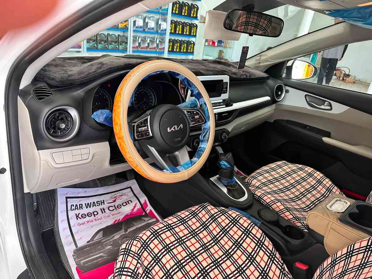 سيراتو للبيع كفاله عامه بدون صبغ بدون بارد سياره جديده بدون تصفير ماشيه ٨٥ الف
السعر ١٦٥ سياره مال بيت كله على وضع الشركه 
***********
