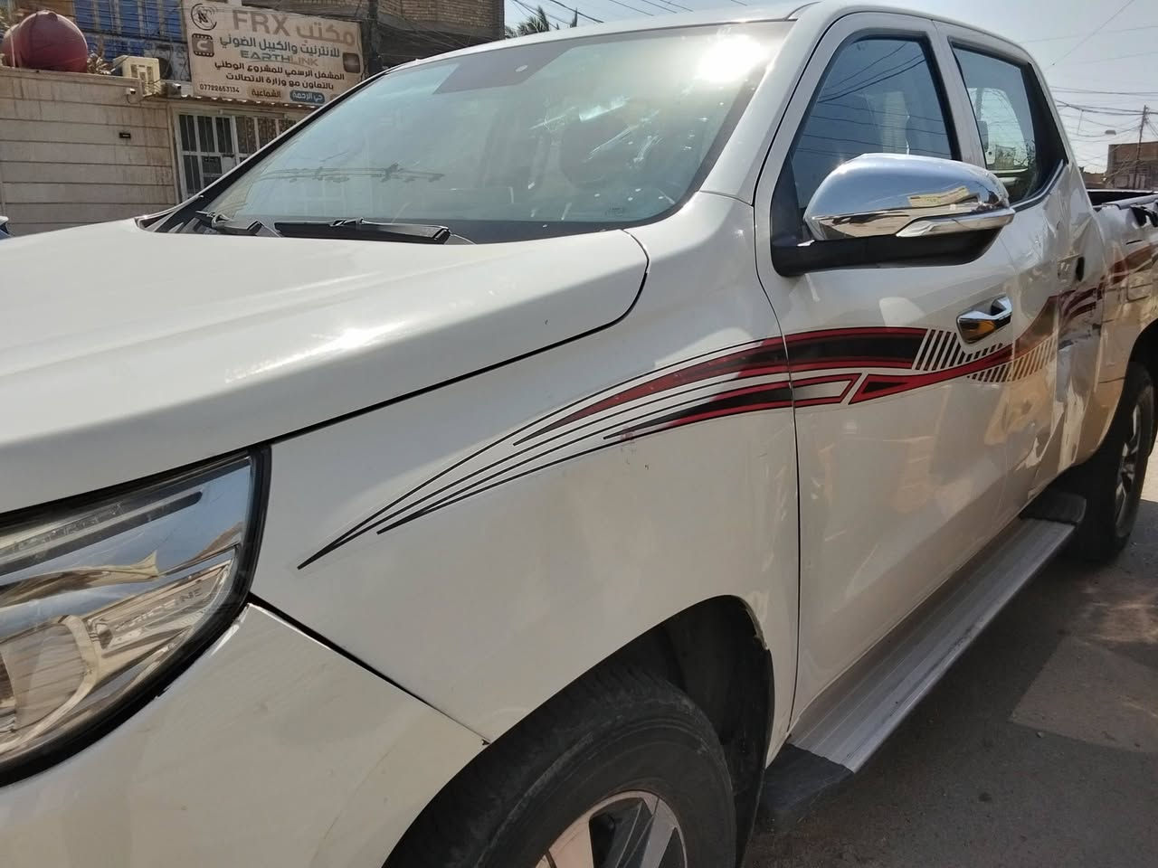 سيارة جديدة كلشي موضح بالصور سعرها مناسب 119 قفل سيارة حرة بغداد دولي بأسمي مكفولة ماعدا الطخات هزة وسنوية جديدة الاتصال على الرقم التالي *********** مكان السيارة بغداد الرصافة
