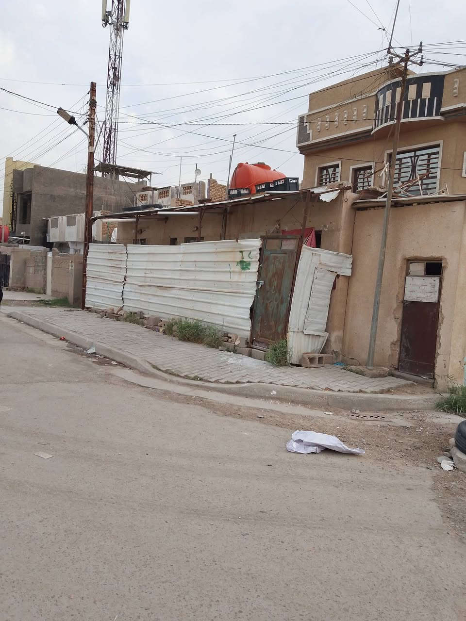 السلام عليكم...
مشمل للايجار ركن..جاهز من كلشي.. سيراميك..جام ملون.. سخان..خط مولد..كهربائيات وماء كامل..
منطقة ال ٢٠٠٠ قرب مدرسة بغداد الحبيبه واعدادية المعراج ع الشارع الرئيسي.
للاستفسار /*********** /موجود واتساب

