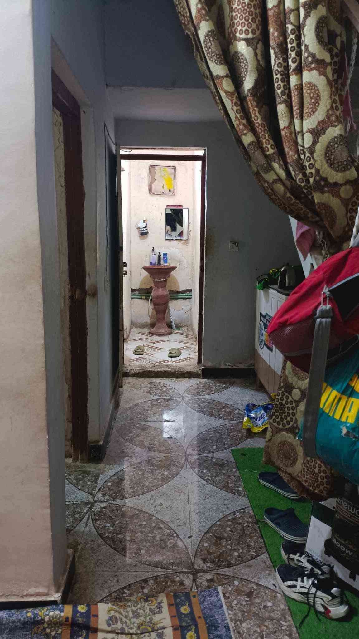 🏠 *بيت زراعي للبيع*
📍 *العنوان: الدجين - على شارعين*

*📐 المساحة:* 190 متر
*💰 السعر:* 51 مليون

*🏗️ نوع البناء:*
فرمستون - عگادة - شيلمان
الواجهة ملبوخة لباخة نظيفة وحلوة
البيت كله سيراميك مرتب
الصبغ نظيف ومرتب وجاهز للسكن مباشرة

*📋 التفاصيل الداخلية:*
✔️ غرفتين نوم
✔️ استقبال
✔️ ديوانية
✔️ مطبخ
✔️ صحيات داخلية
✔️ طارمة

*✨ المميزات:*
يوجد مساحات متروكة فارغة داخل البيت:
- ترك عبارة عن ممر كبير وطويل
- ترك خلف احد الغرف
(تصلح حديقة - بناء ملحق - كراج)

*📌 الموقع بالضبط:*
الدجين صاير على شارعين:
1- شارع مديرية الكهرباء الجديدة الي امام الكراج
2- شارع الروضة خلف جماعة البالات الي يبيعون كنتورات واثاث

للاستفسار ---
واتساب ***********
اتصال ***********
