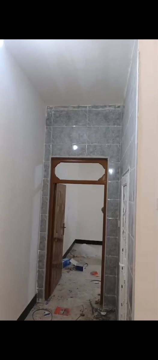 دار للايجار مساحته 100 متر بناء حديث منطقه51 شارع قمبر سعر الاجار 250
