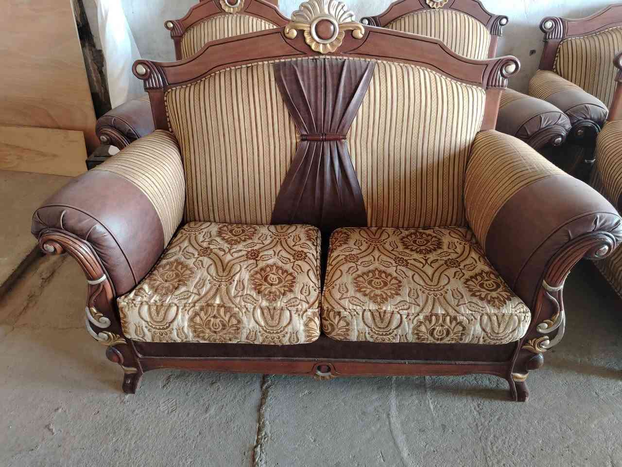 سلام عليكم تخم زان مصري نضيف كلش كلش مرتب 10 مقاعد    
2كراسي
1ام النفرين الخشب مالته زان شرط الفحص الصبغ ما بي زلغ اخو الجديد للتواصل واتساب ***********  السعر 350 الف
