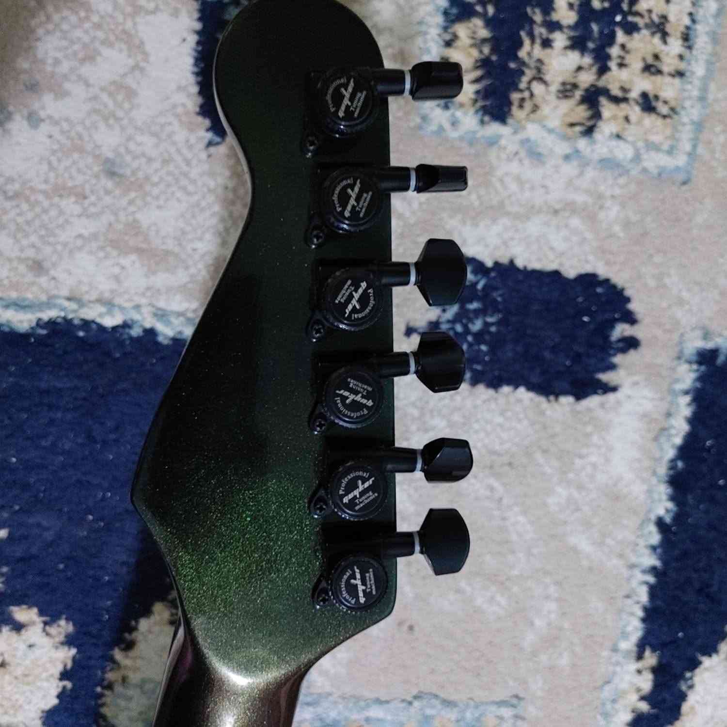 للبيع تواصل وتساب ***********
- Super Stratocaster
- Body Poplar (Heavy)
- Maple Neck
- Rosewood Fingerboard
- Floyd Rose
- Bridge & Neck Pickups Humbucker Active Full Size 
- Pot Volume 500k
- Kill Switch
- Locking Tuners
- Locking Straps Button
- Finish Demon Black
