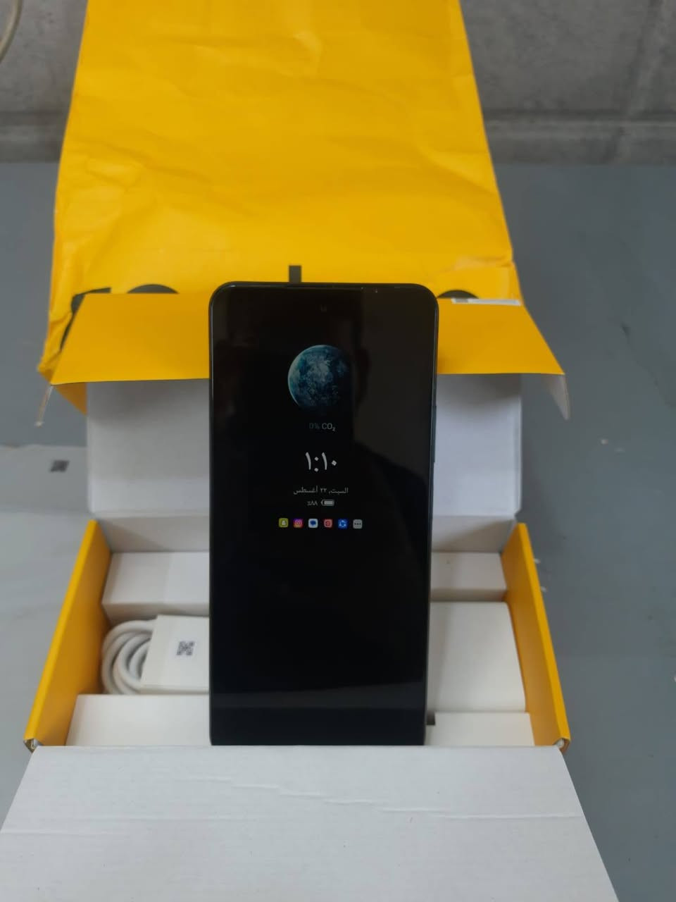 realme C71
*الجهاز نضيف 100% مابي شي*استعمال شهر فقط*جديد بل جيس ما داخل  صيانه الجهاز فتح كارتونة 🌹

*المواصفات:*
*الشاشة*: 6.67 بوصة LCD، دقة HD+ ‏1604×720، تحديث 120Hz
*المعالج*:Snapdragon    T7250 اقوى معالج
*الرام*: 24GB
*التخزين*: 256GB
*الكاميرا*: 64MP + 12MP + 12MP خلفية | 10mp امامية
*البطارية*: 6300mAh - شحن سريع 45w 
*بصمة*: صفح مع زر تشغيل الجهاز
*النظام*: محدث لاخر اصدار 2026  اندرويد 16
*يدعم*:90 فريم ببجي ثابت
مكاني بغداد الكاظمية
سعر الجهاز: 200 الف 
*********** 
يوجد خدمة توصيل بغداد وكل المحافظات العراق

