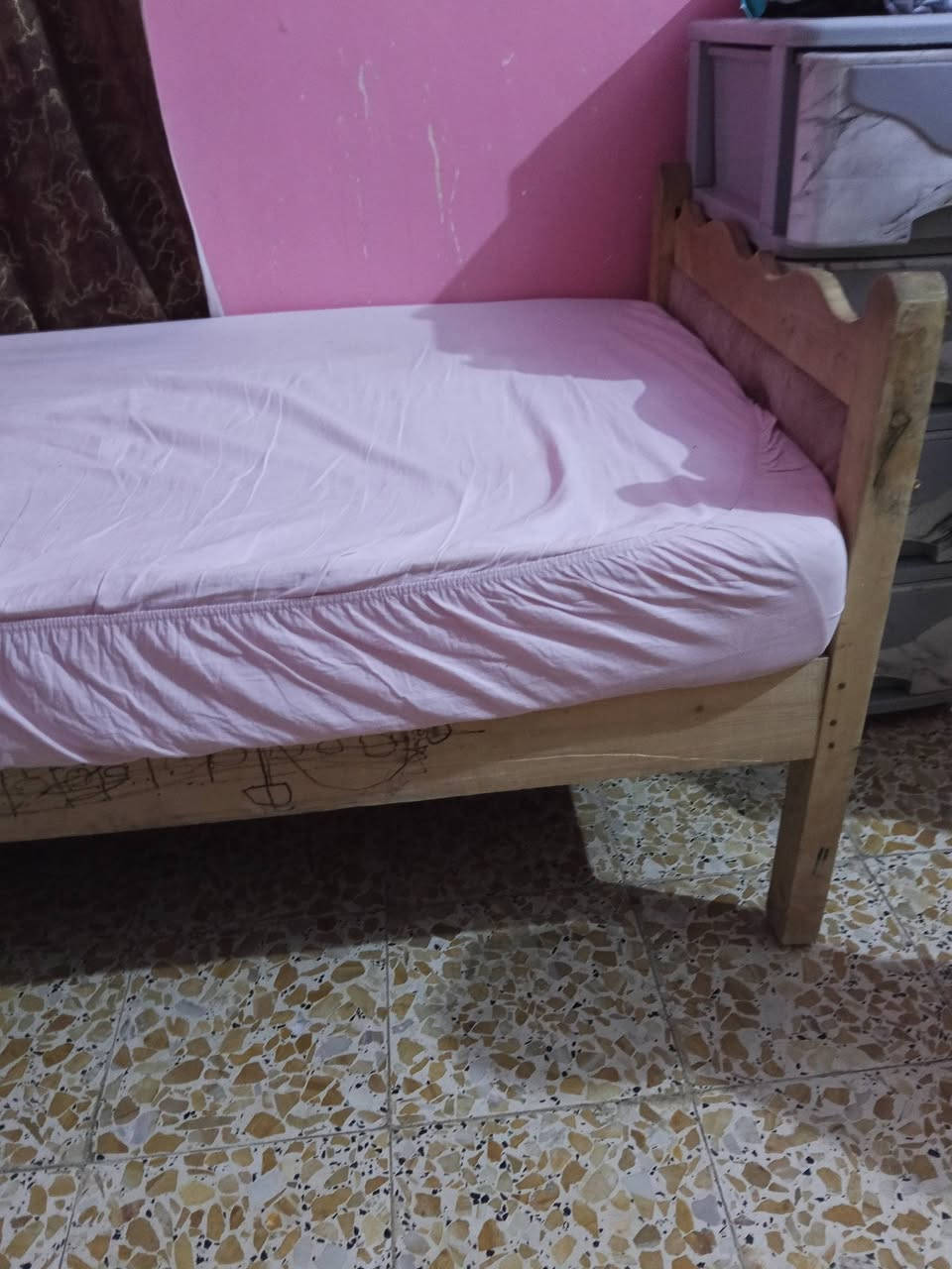السلام عليكم جربايه ام نفر خشب الجربايه قويه خشبه قويه او دوشك عالي ستخدام قليل سعر دوشك ول جربايه 75 الف قفل مكاني ناصريه مركز حي الفداء رقمي ***********
