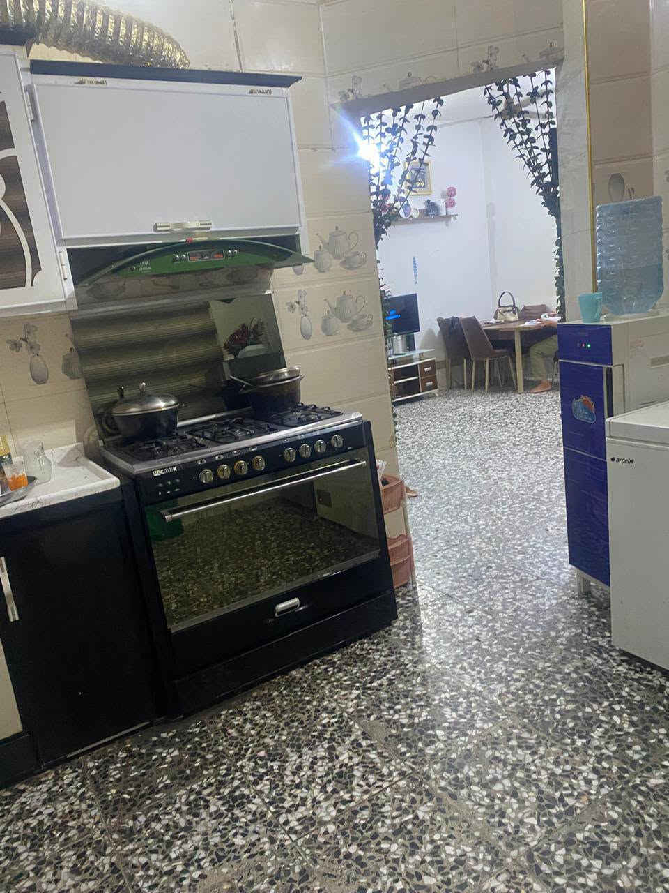 بيت للبيع 120 متر طابو زراعي سند 25 قرار محكمة مشمول بالتطويب ومرقم من البلدية اساس وسقف كونكريت البناء طابوق بناء جناي جديد درجة اولى يحتوي البيت على غرفتين ومطبخ وصالة واستقبال وتخاريج داخلية خارجية وبيتونة كبيرة احدى الغرف غرفة سويت الموقع خلف مجمع الشبيلي مباشرة طريق البيت دخول وخروج على مجمع الشبيلي السعر 45 مليون وقابل للتفاوض للأستفسار واتساب ***********

مكتب الموسوي للوسائط العقارية مستعدون لأستقبال عروضكم التجارية والزراعية والسكنية بيع وشراء رهان ايجار
