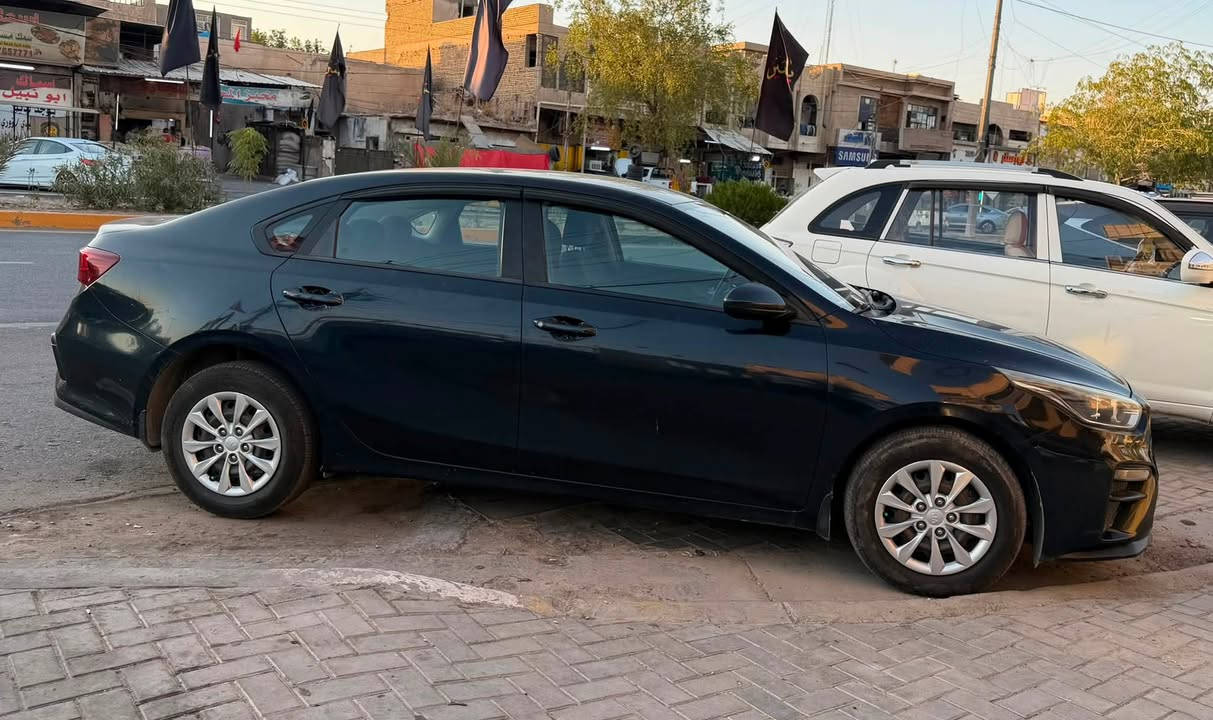 السلام عليكم كيا سيراتو لون حبري خليجي 2019 بدون ضربه ولا صبغ مكينه 1600 السعر 135 وبيها مجال بأسمي العنوان بغداد حي الجهاد الأتصال  ***********
